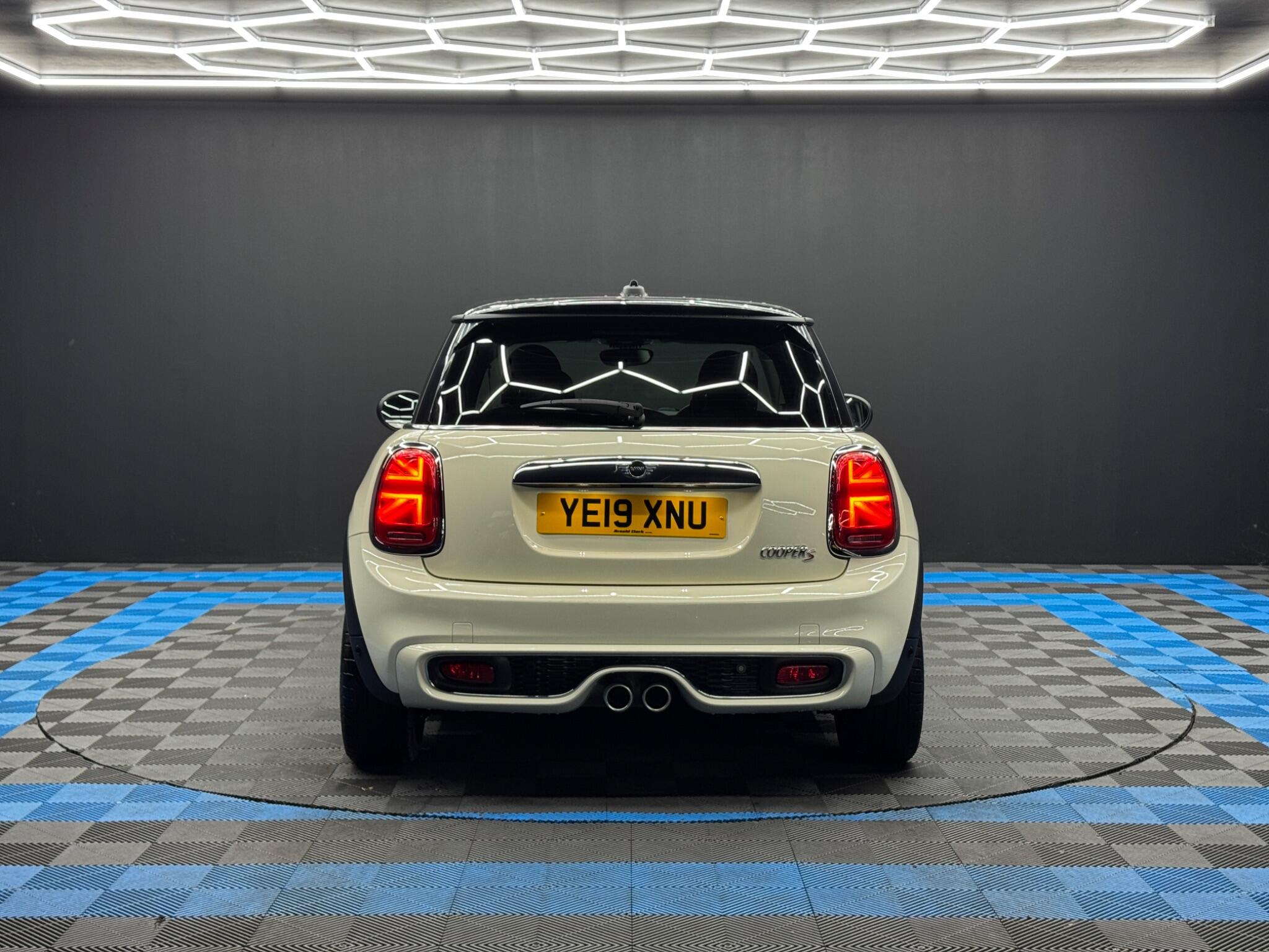 MINI Hatch view 6