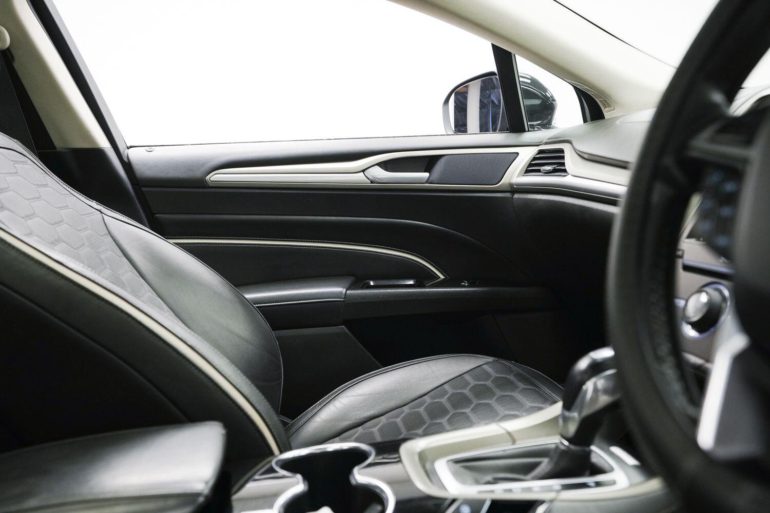 Ford Mondeo view 18