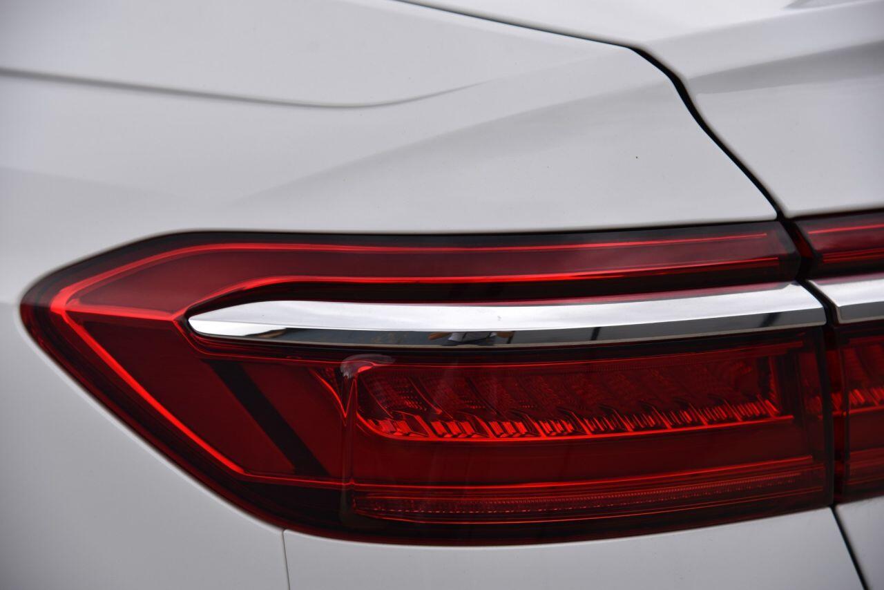 Audi A8 view 18