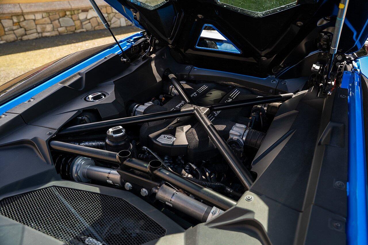 Lamborghini Aventador view 87