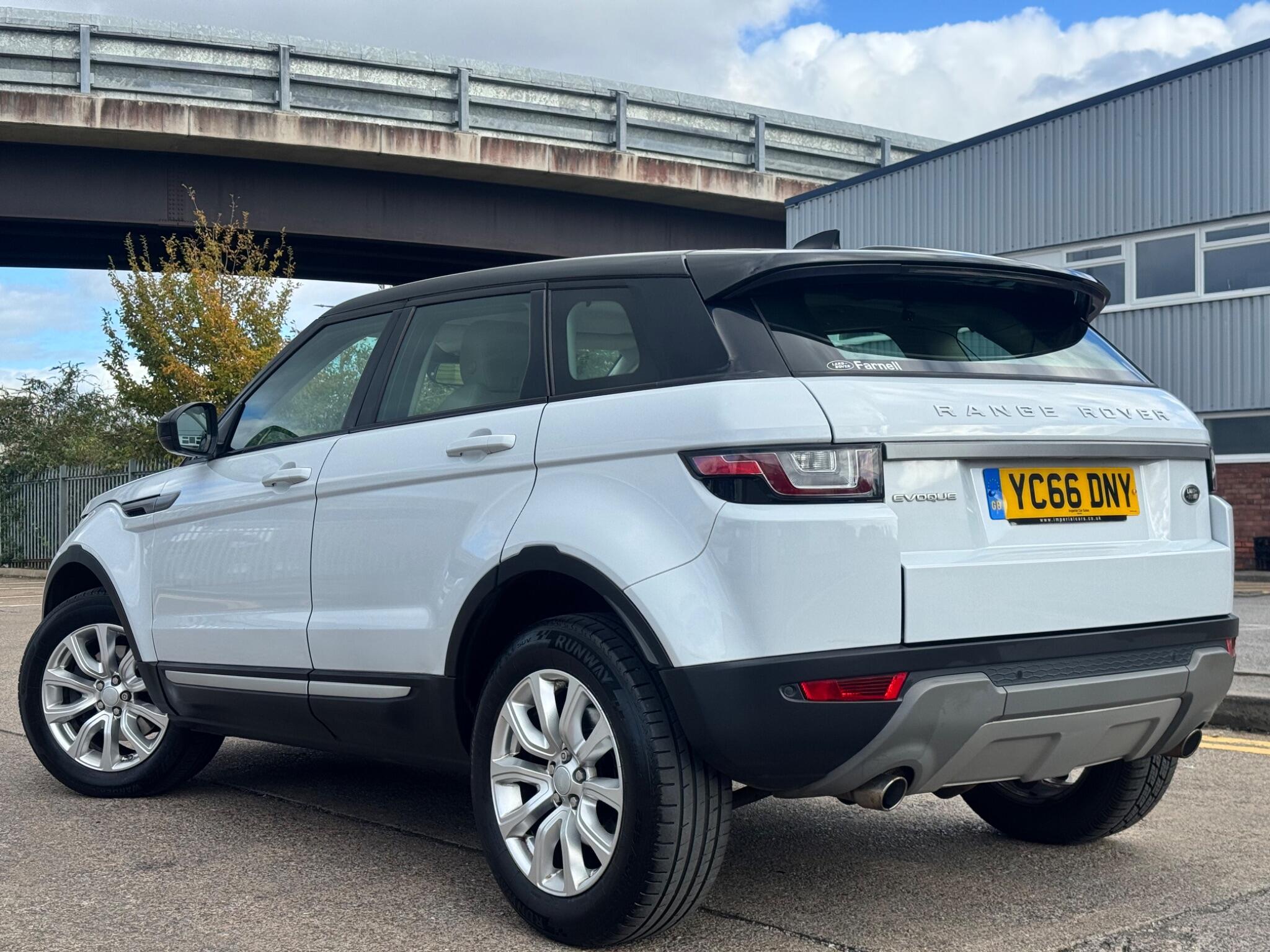 Land Rover Range Rover Evoque view 8