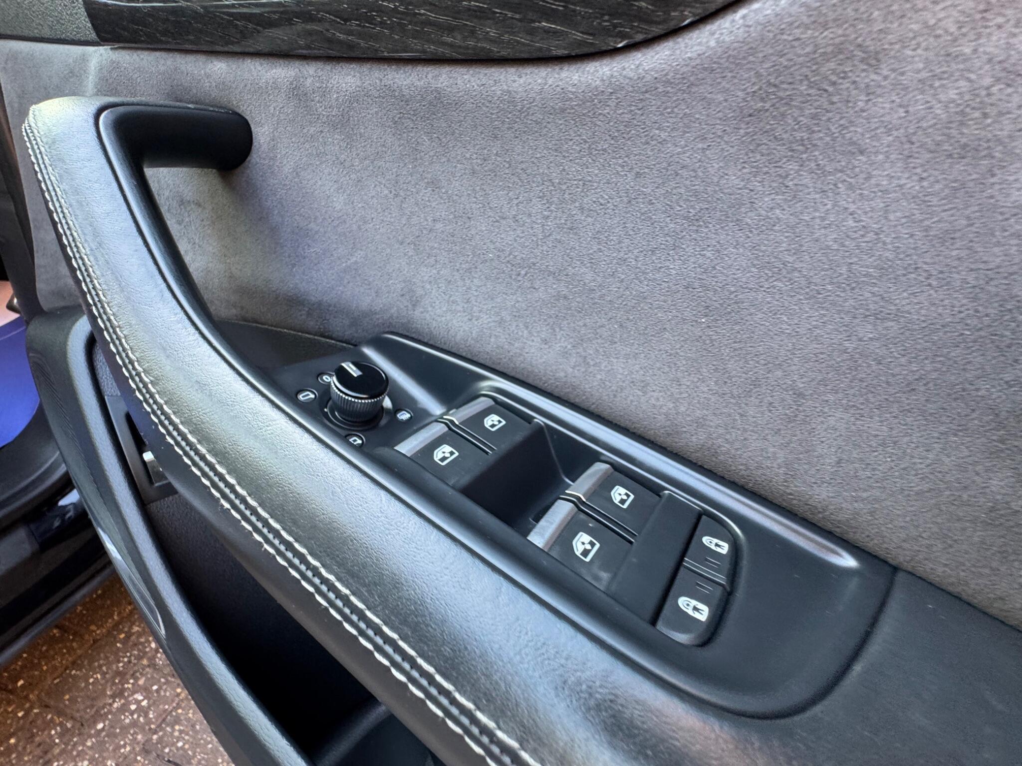Audi Q8 view 20