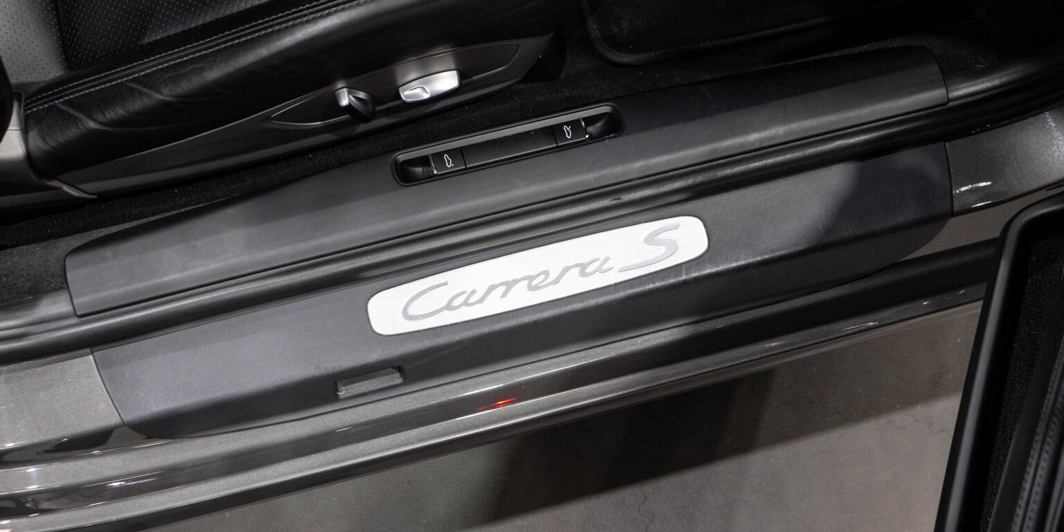 Porsche 911 view 23