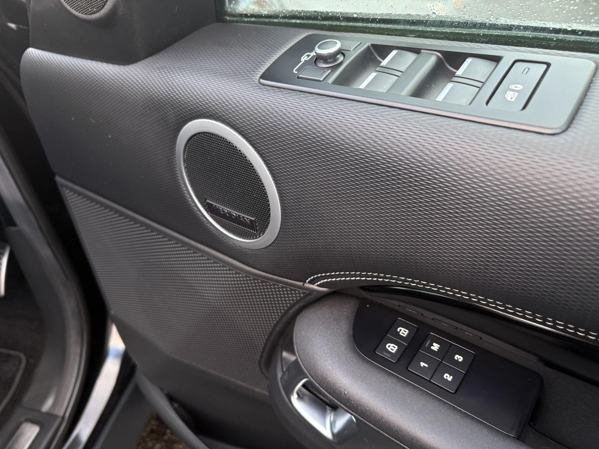 Land Rover Discovery 3 view 16