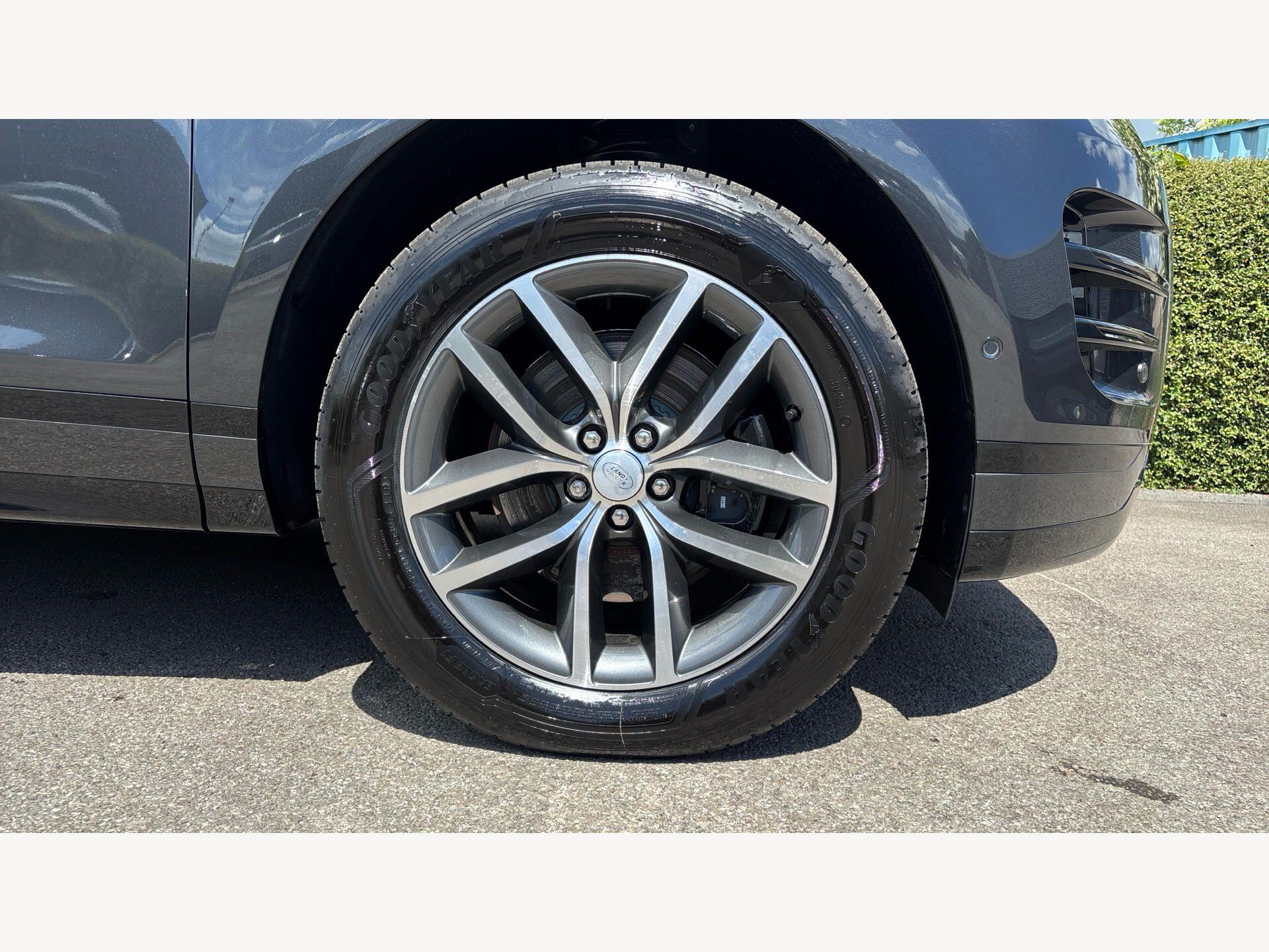 Land Rover Discovery Sport view 9