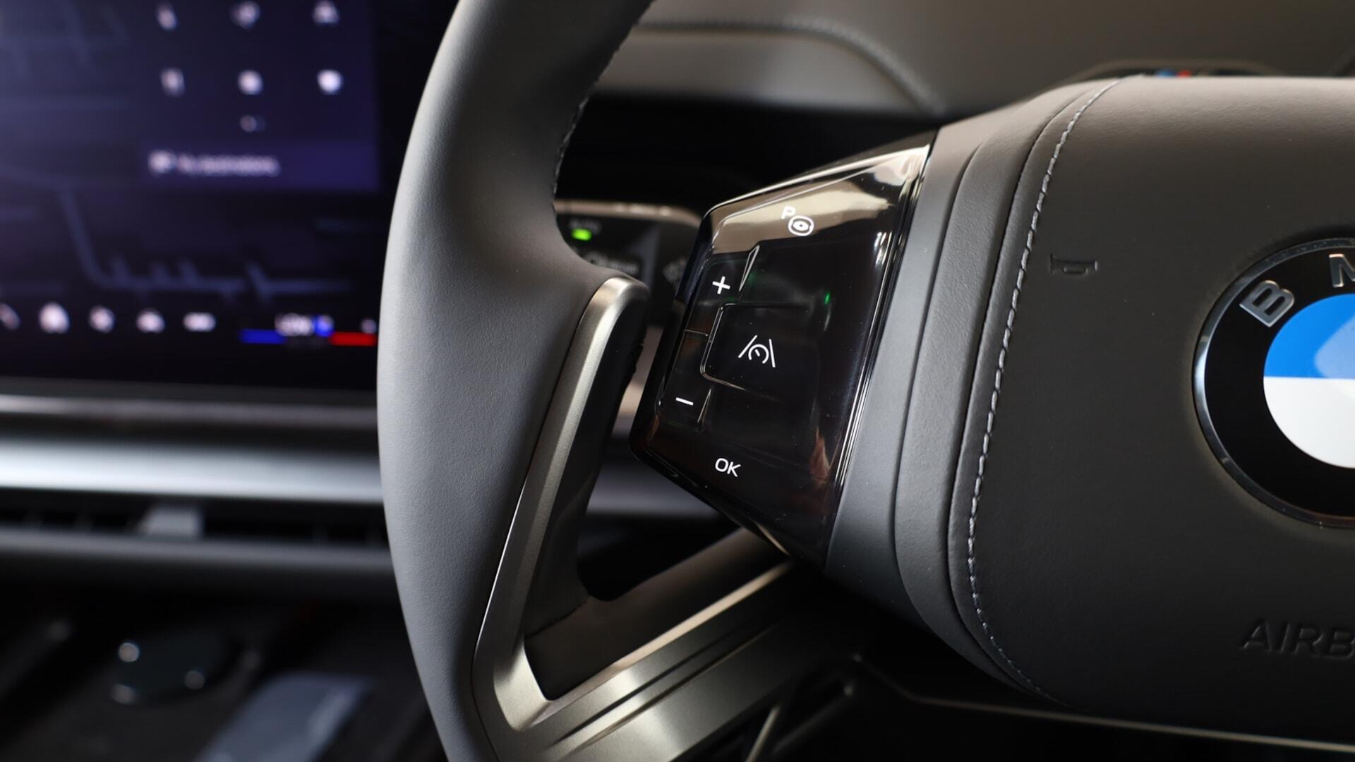 BMW XM view 17