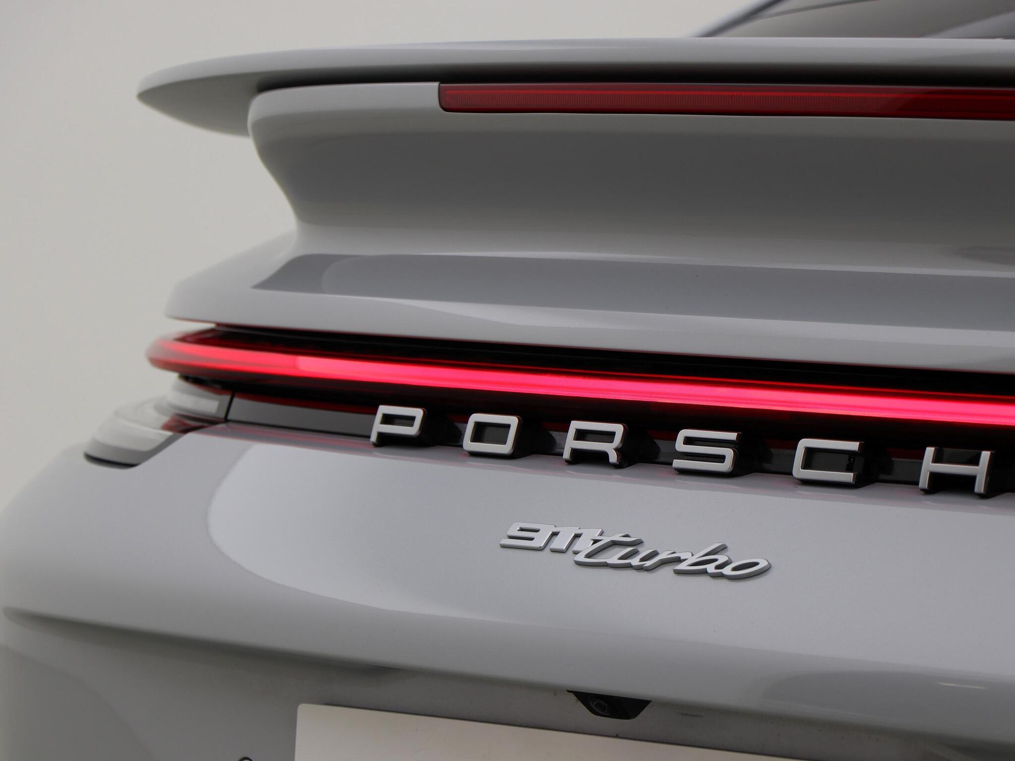 Porsche 911 view 26