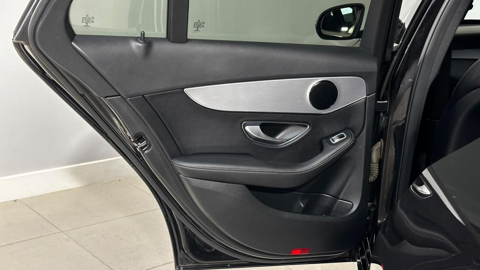 Mercedes-Benz C Class view 23
