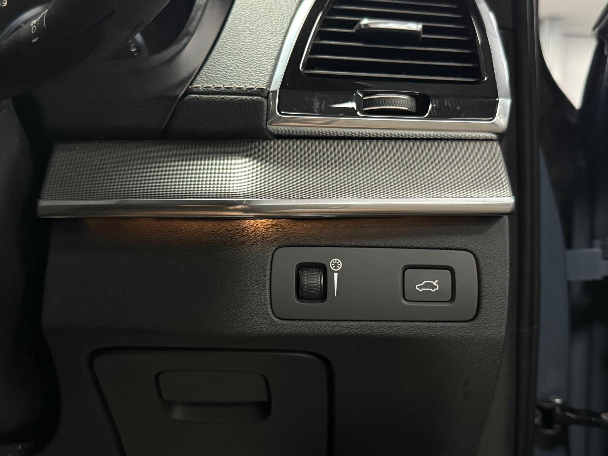 Volvo XC90 view 24
