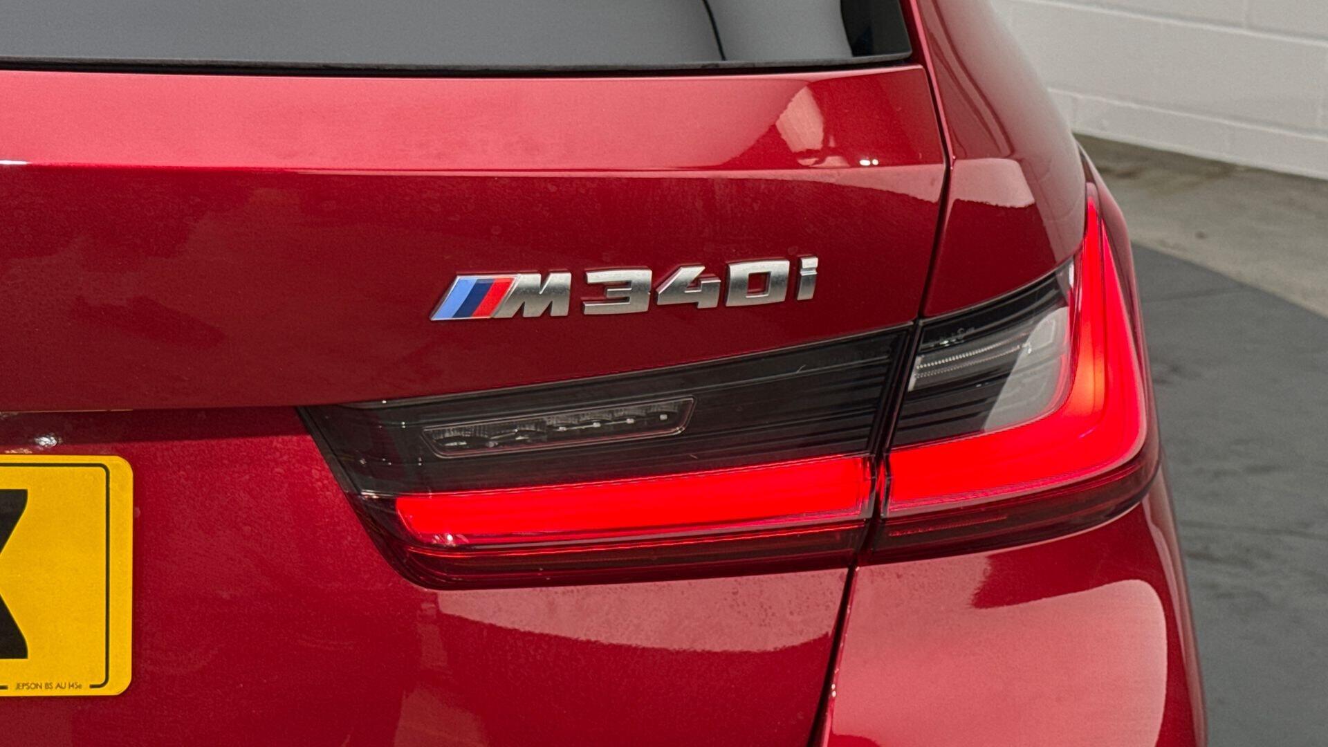 BMW 3 Series view 22