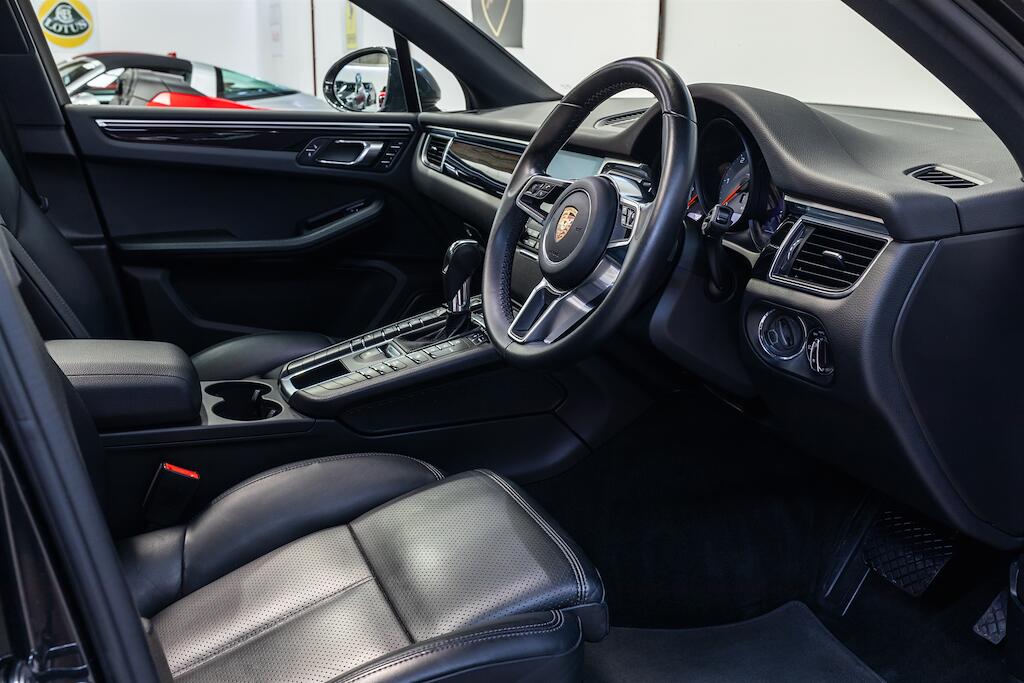 Porsche Macan view 9