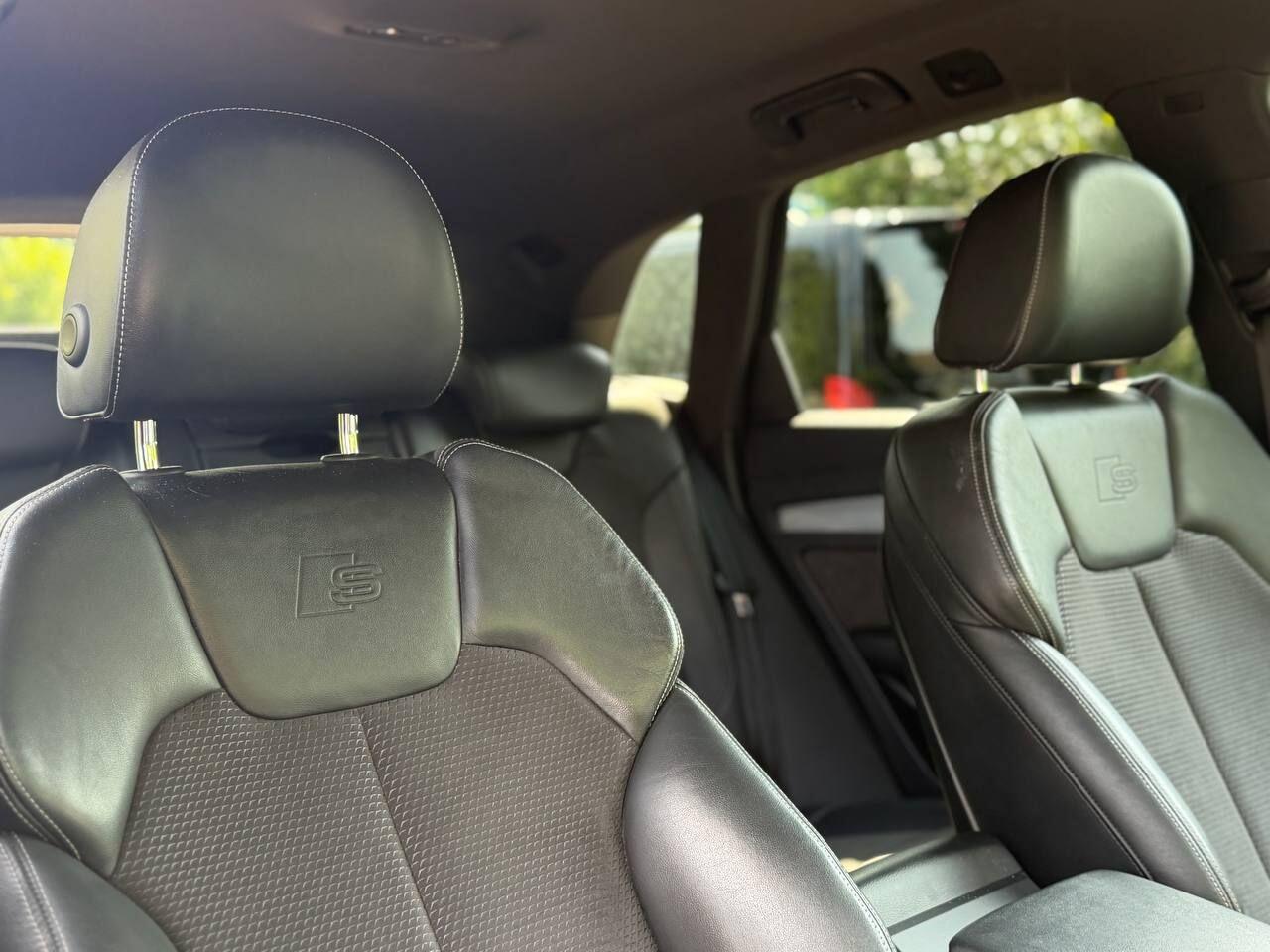 Audi Q5 view 13