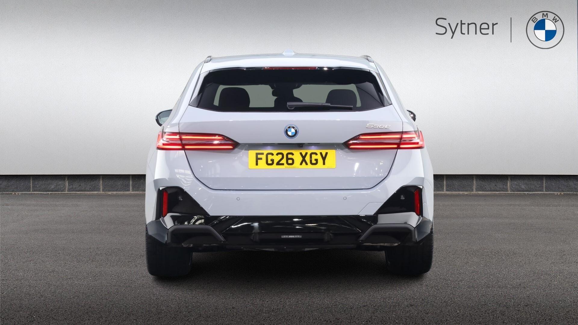 BMW 5 Series view 15