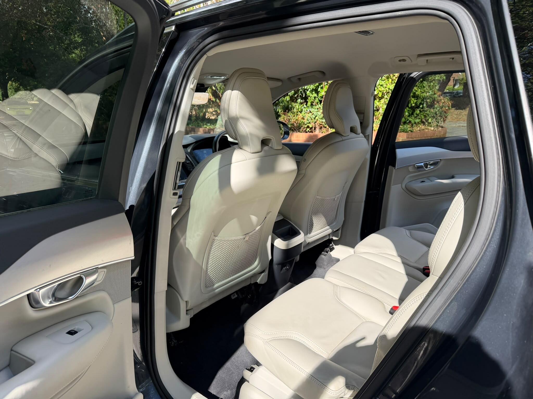Volvo XC90 view 17