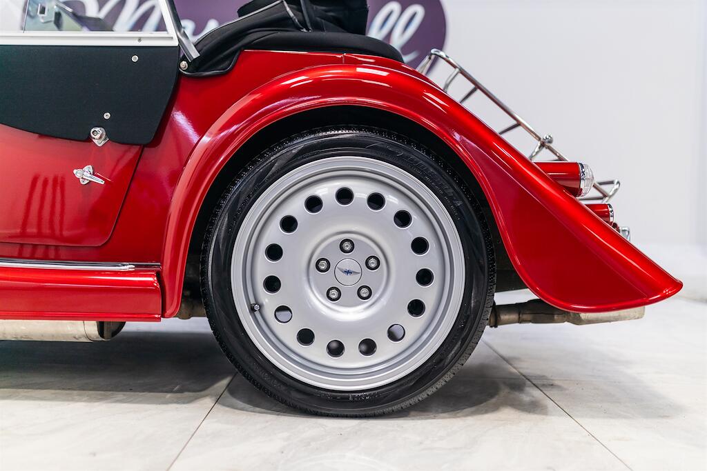 Morgan Plus Eight view 27