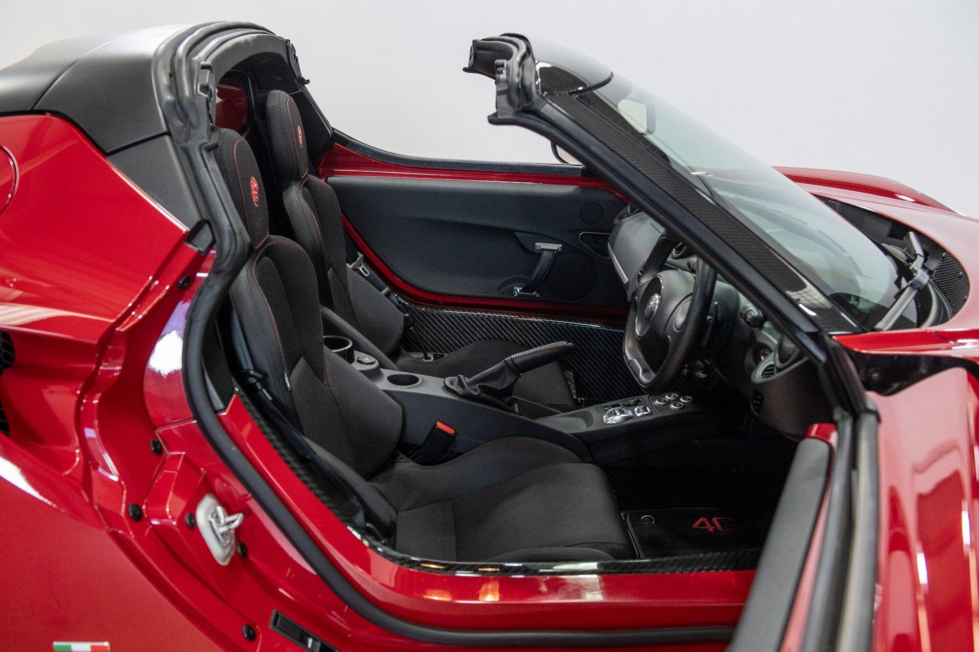 Alfa Romeo 4C view 10