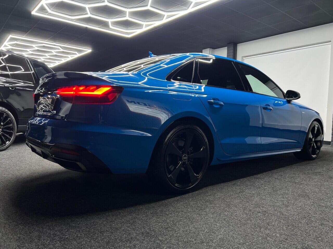 Audi A4 view 15