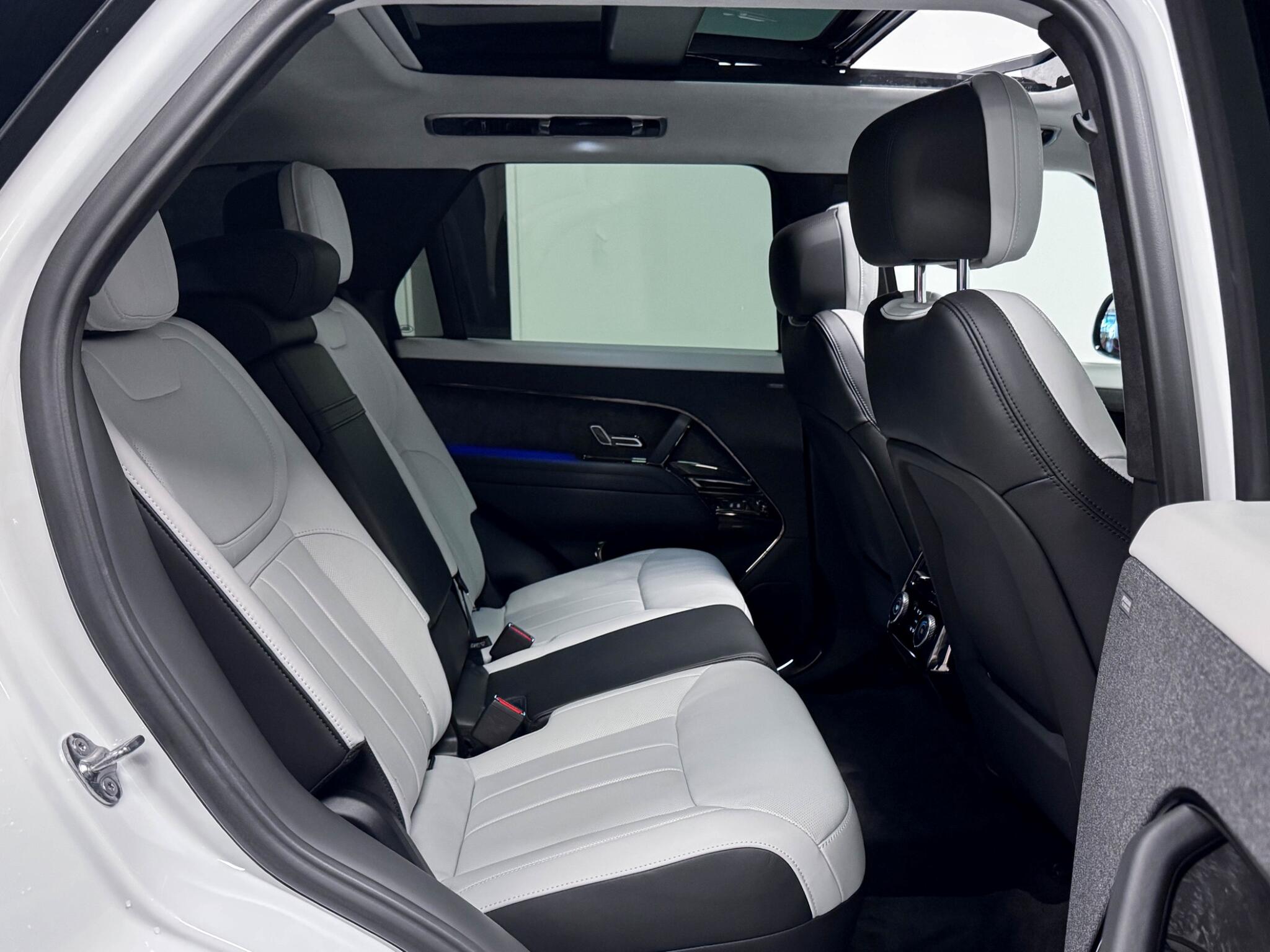 Land Rover Range Rover Sport view 9