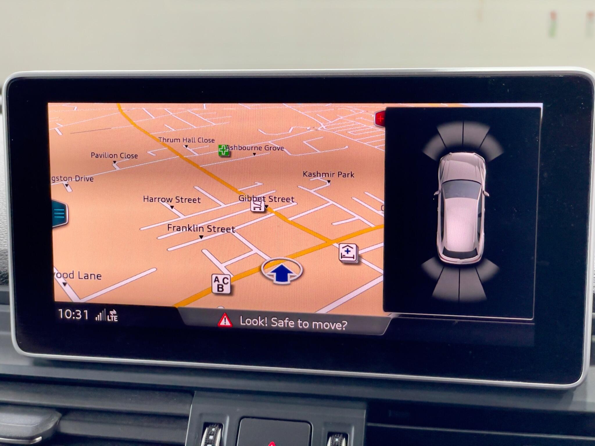Audi Q5 view 10
