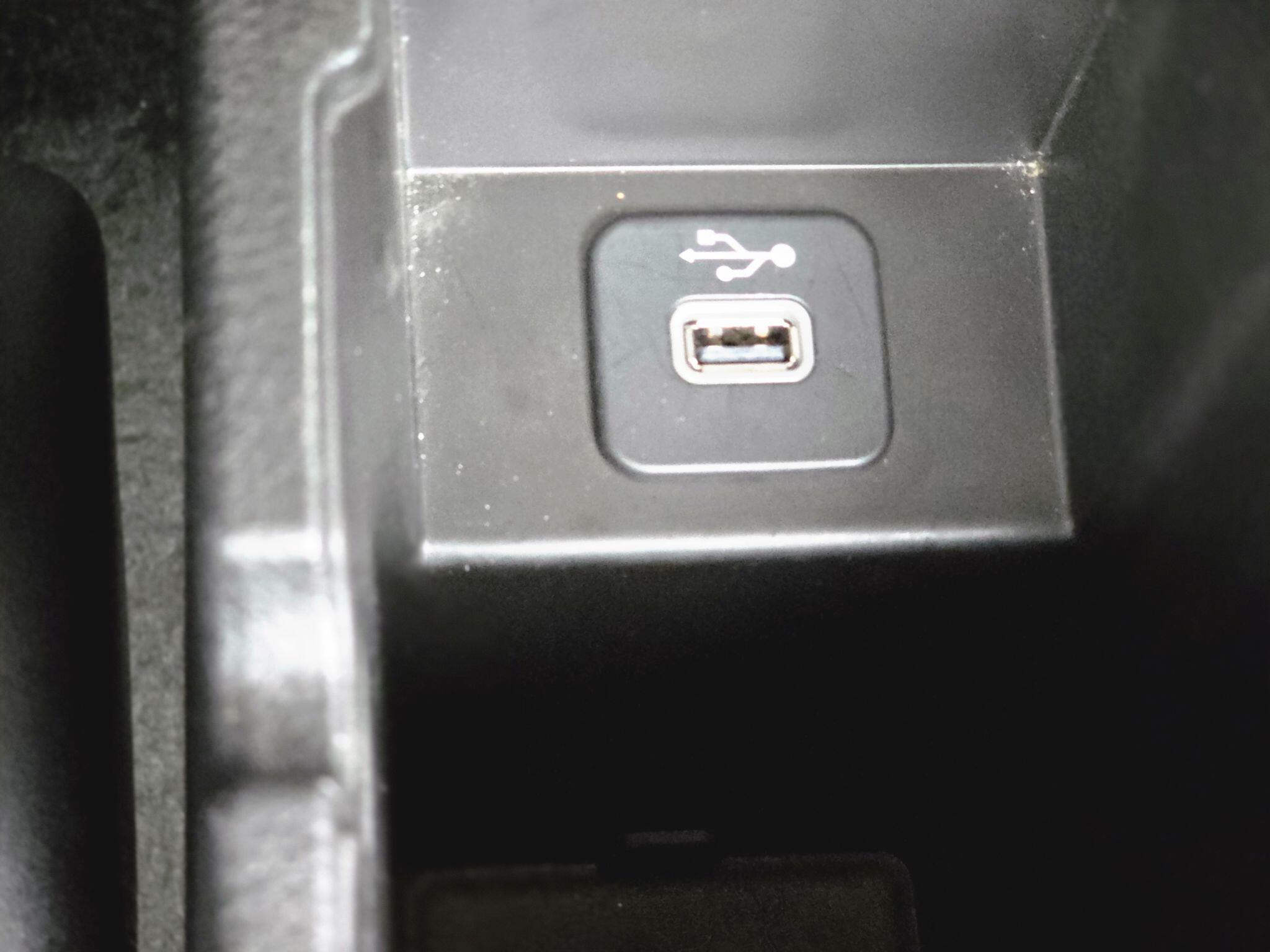 Jeep Renegade view 38