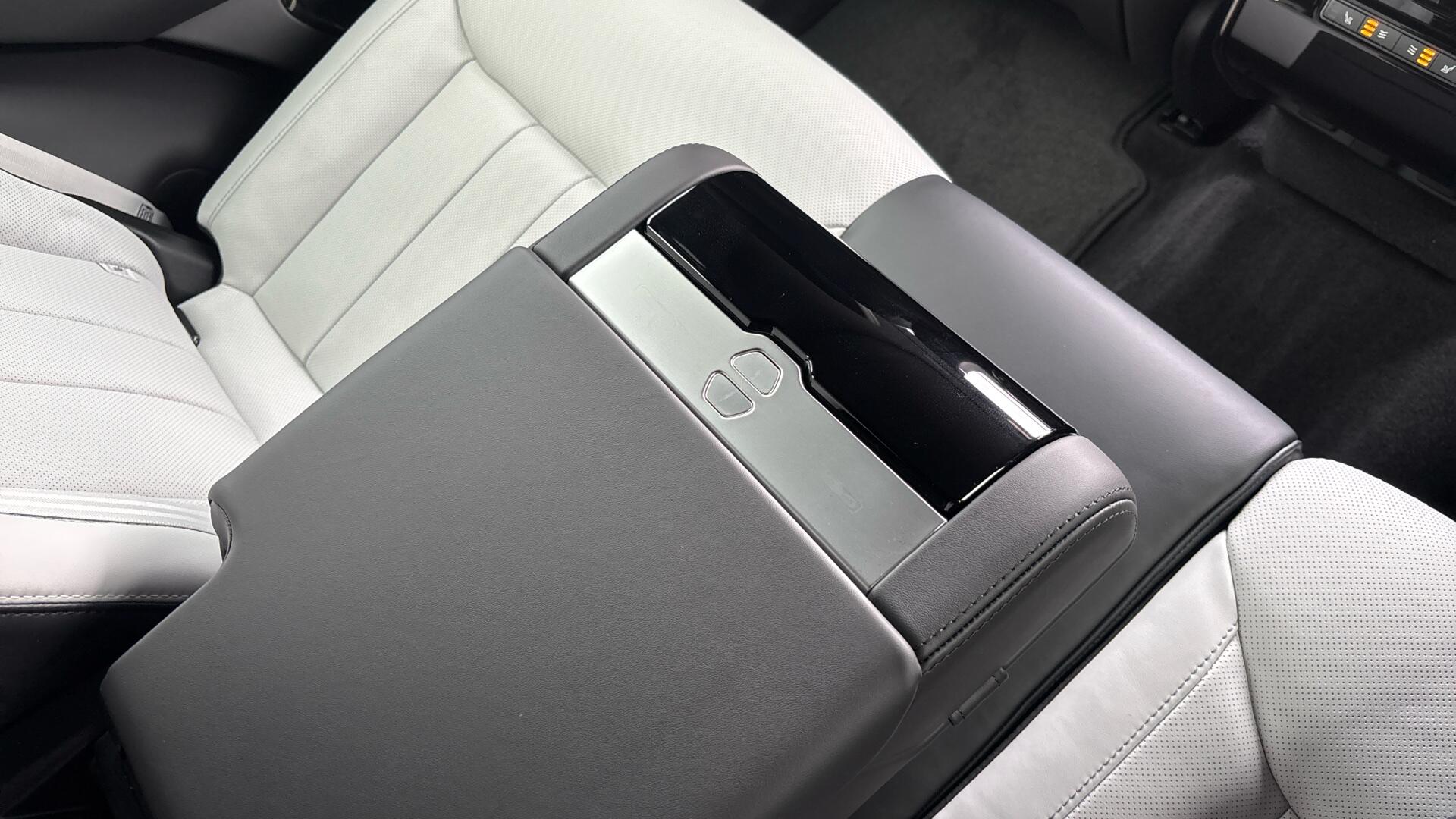 Land Rover Range Rover Sport view 32