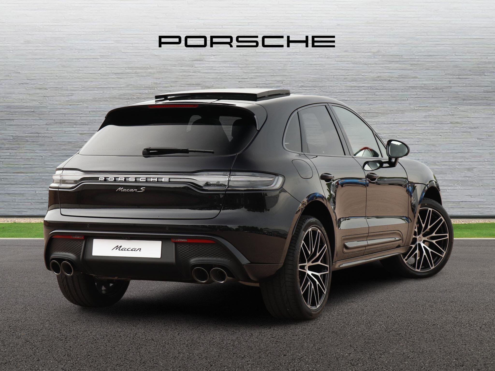 Porsche Macan view 3