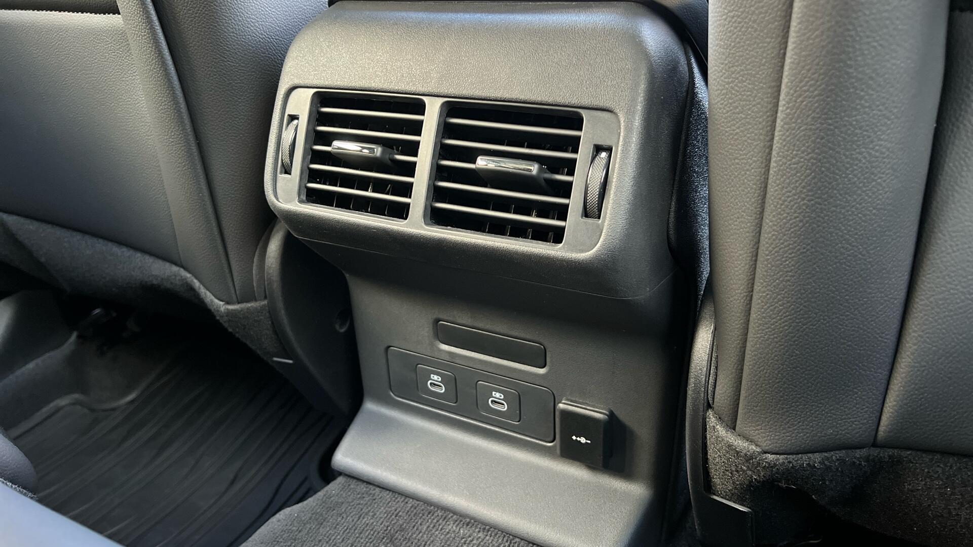 Land Rover Range Rover Velar view 21
