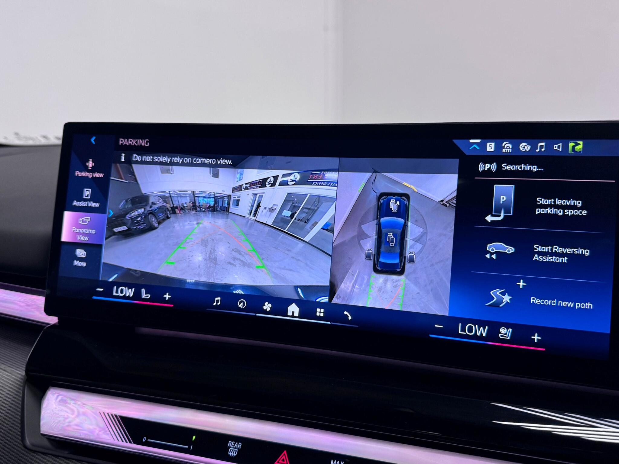 BMW 5 Series view 12