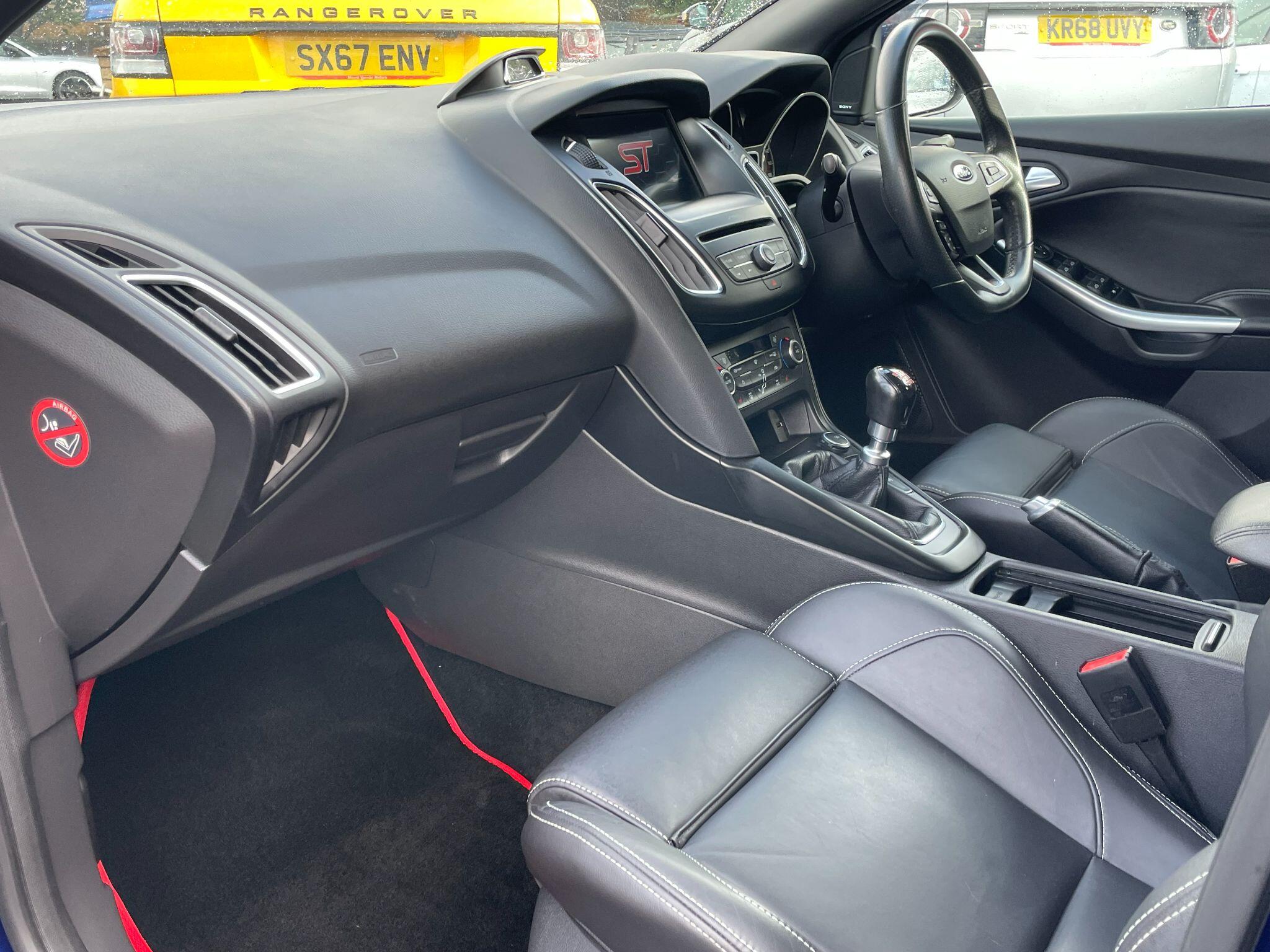 Ford Focus view 24