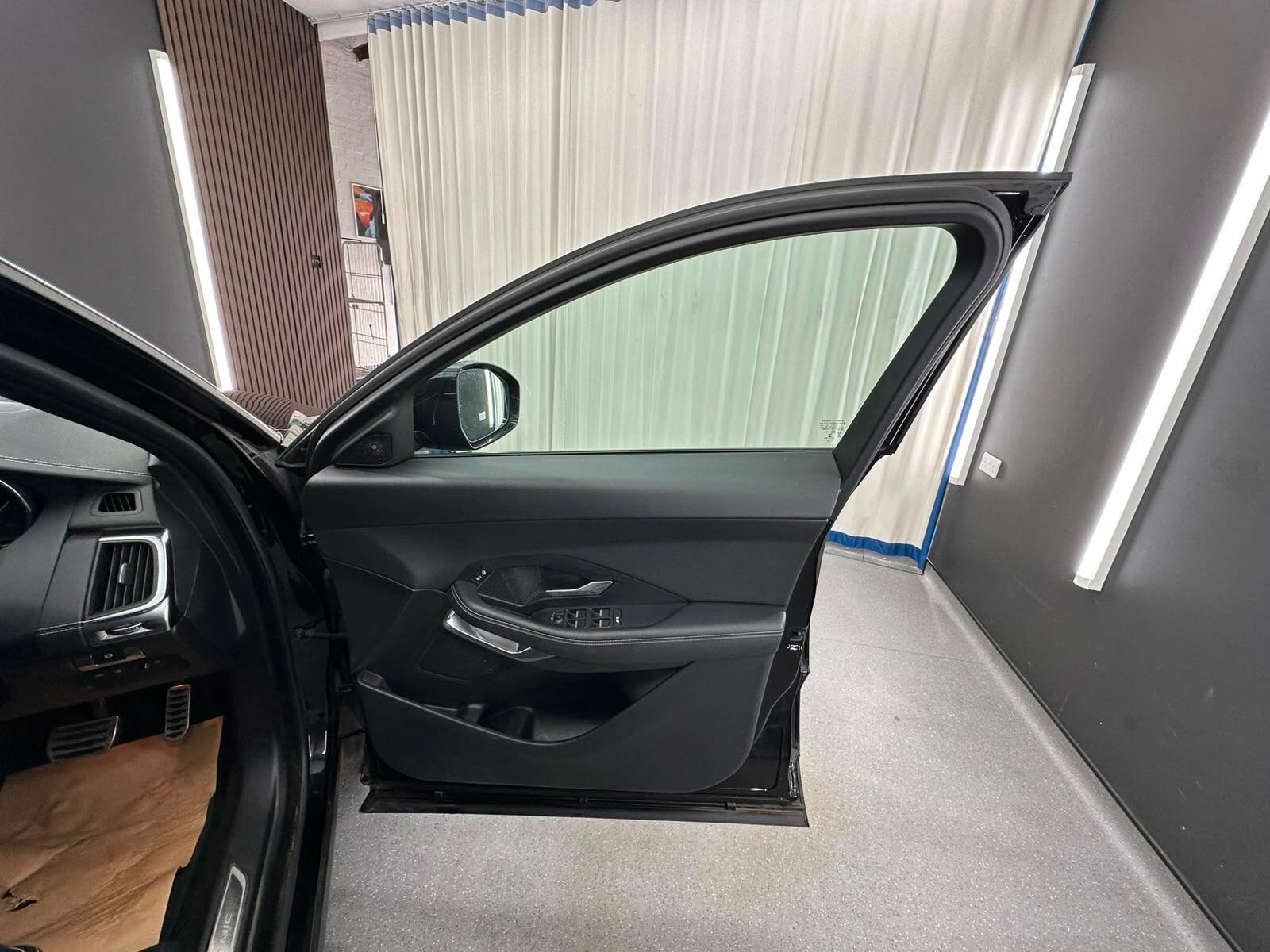 Jaguar E-Pace view 14