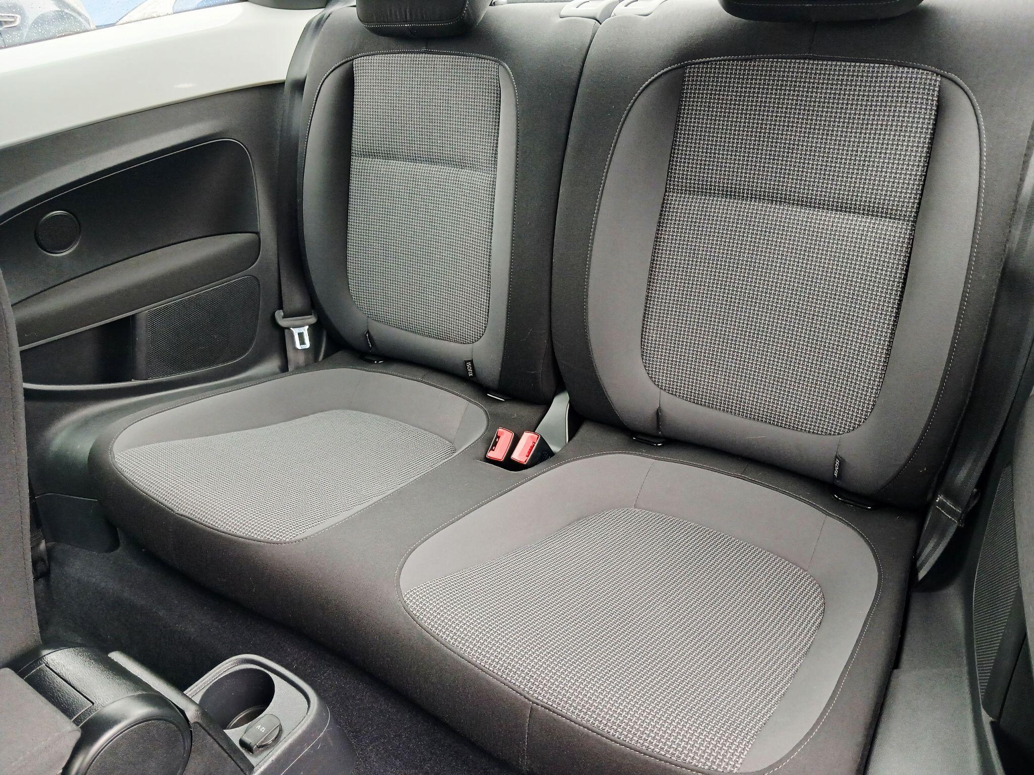 2015 Volkswagen Beetle image 21