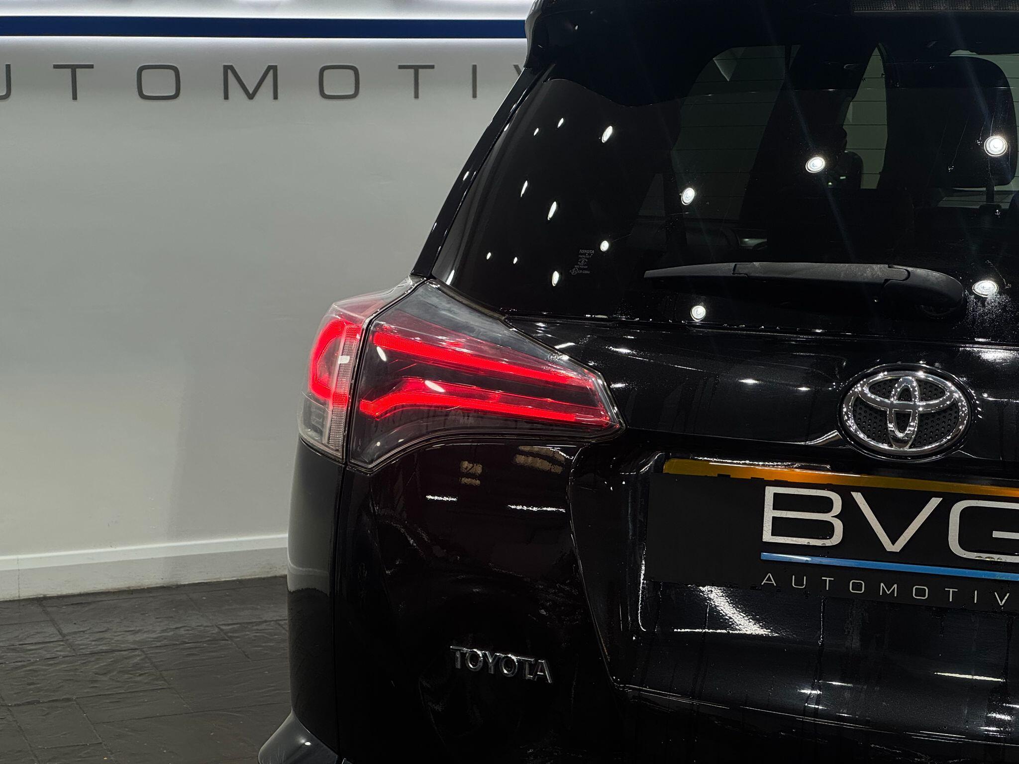 Toyota Rav4 view 14