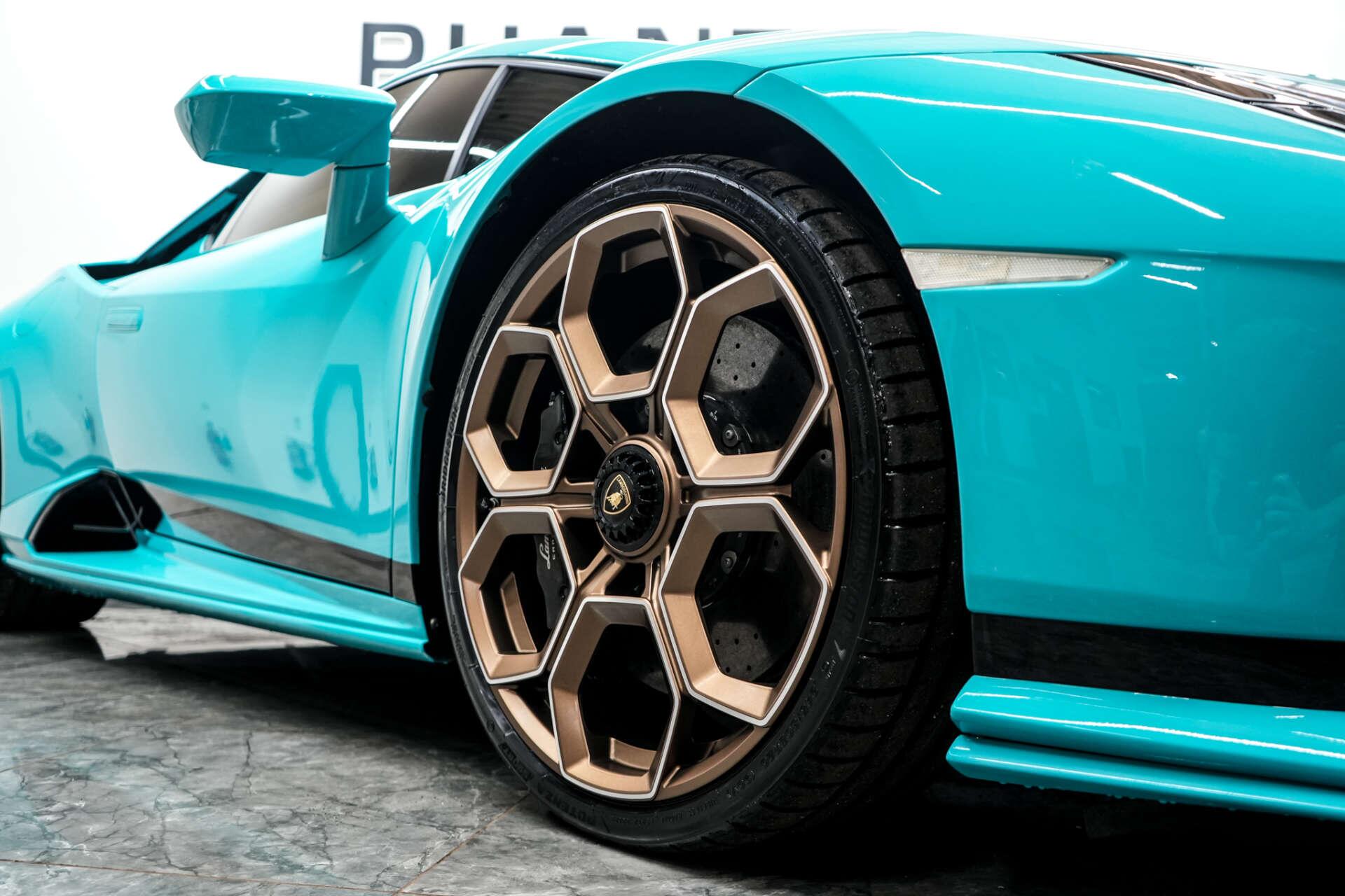 Lamborghini Huracan view 6