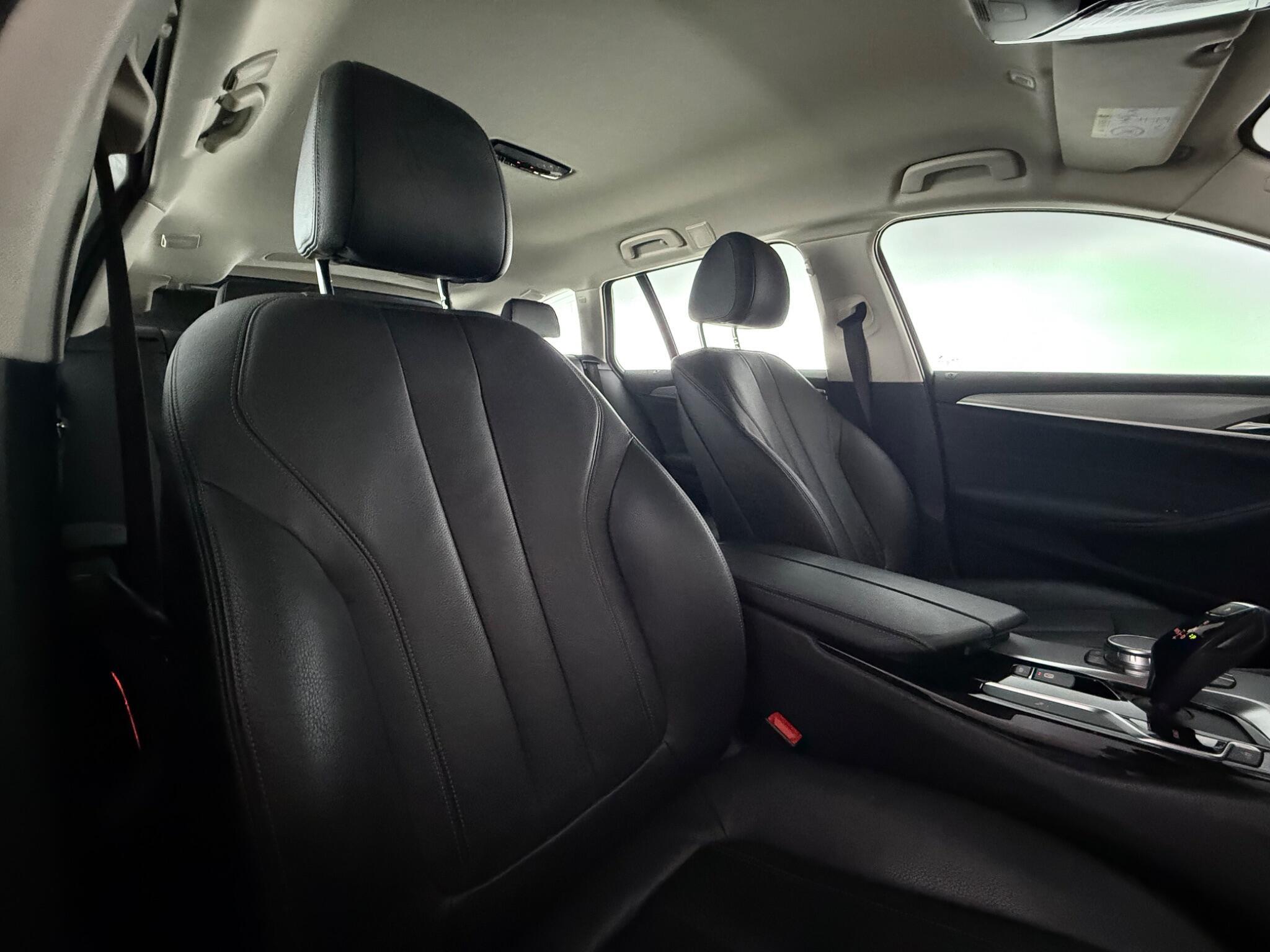 BMW 5 Series view 28
