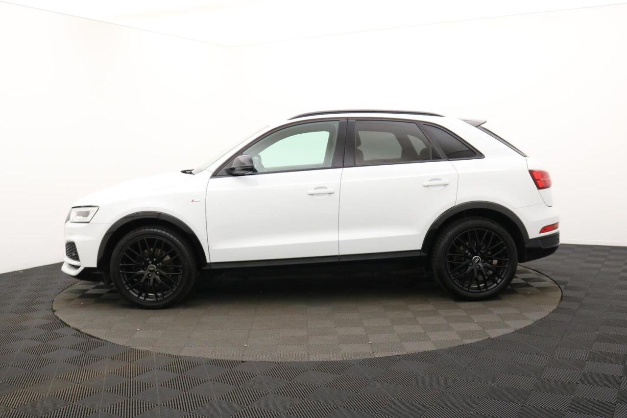 Audi Q3 view 8