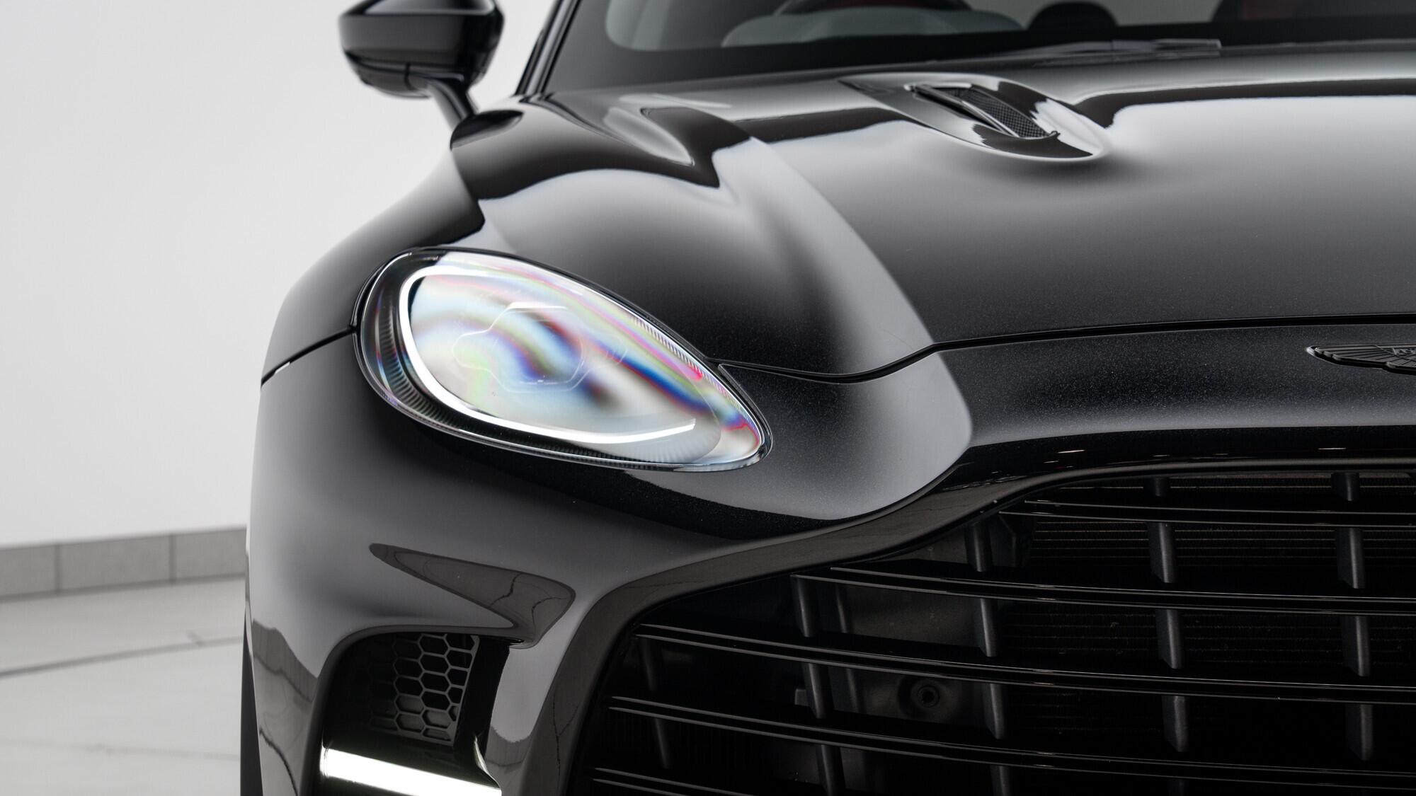 Aston Martin DBX view 9