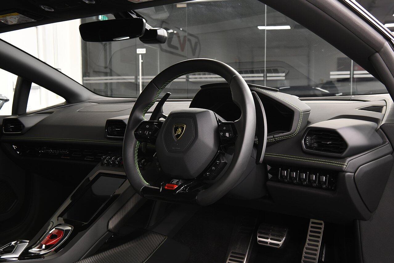 Lamborghini Huracan view 5