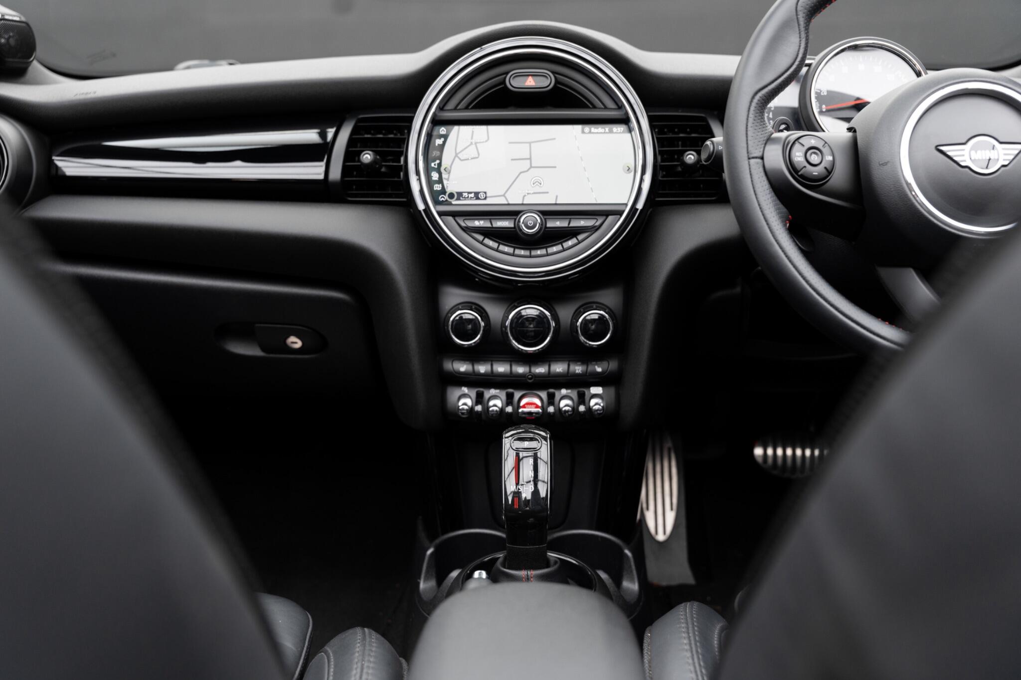 MINI Convertible view 43