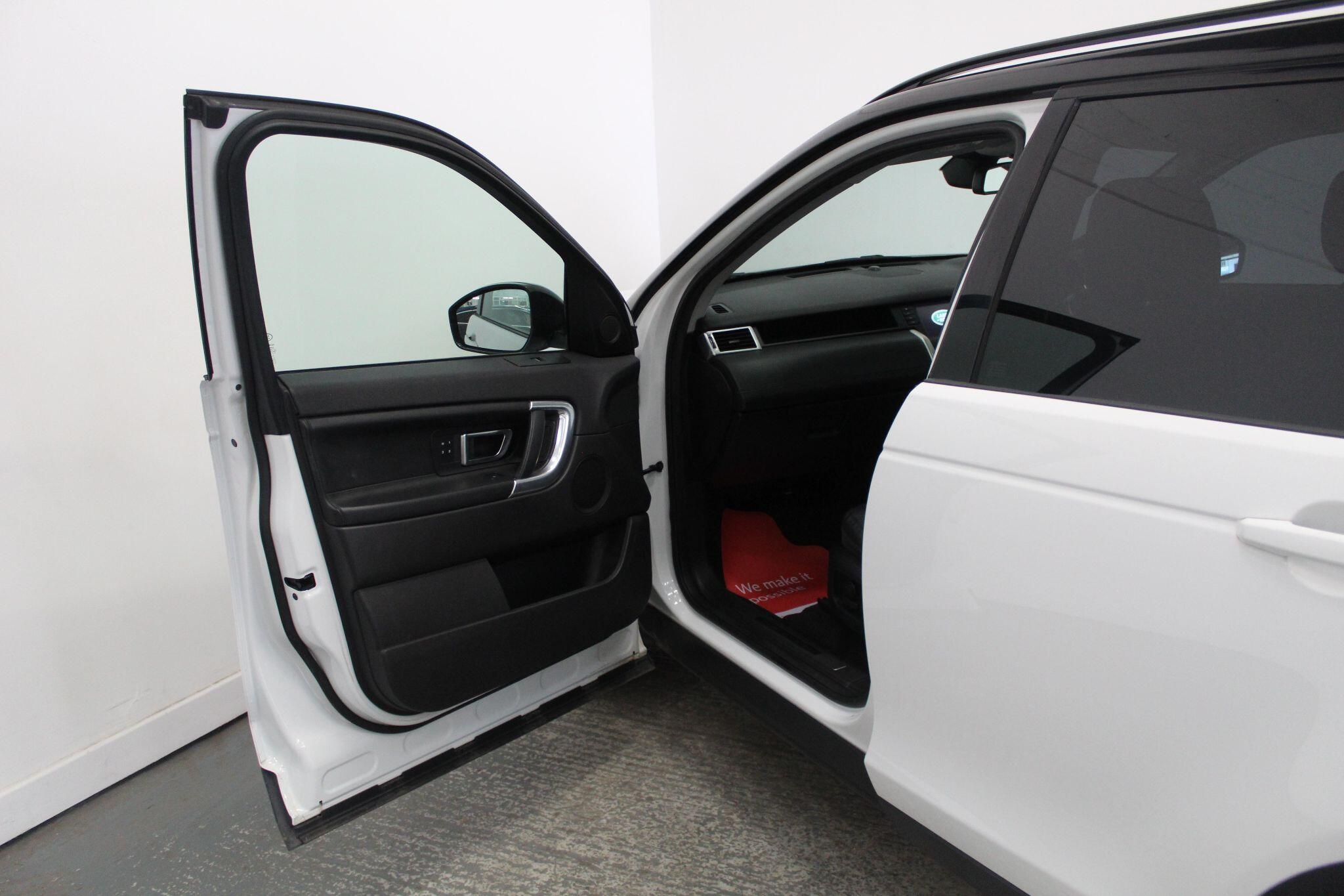 Land Rover Discovery Sport view 28