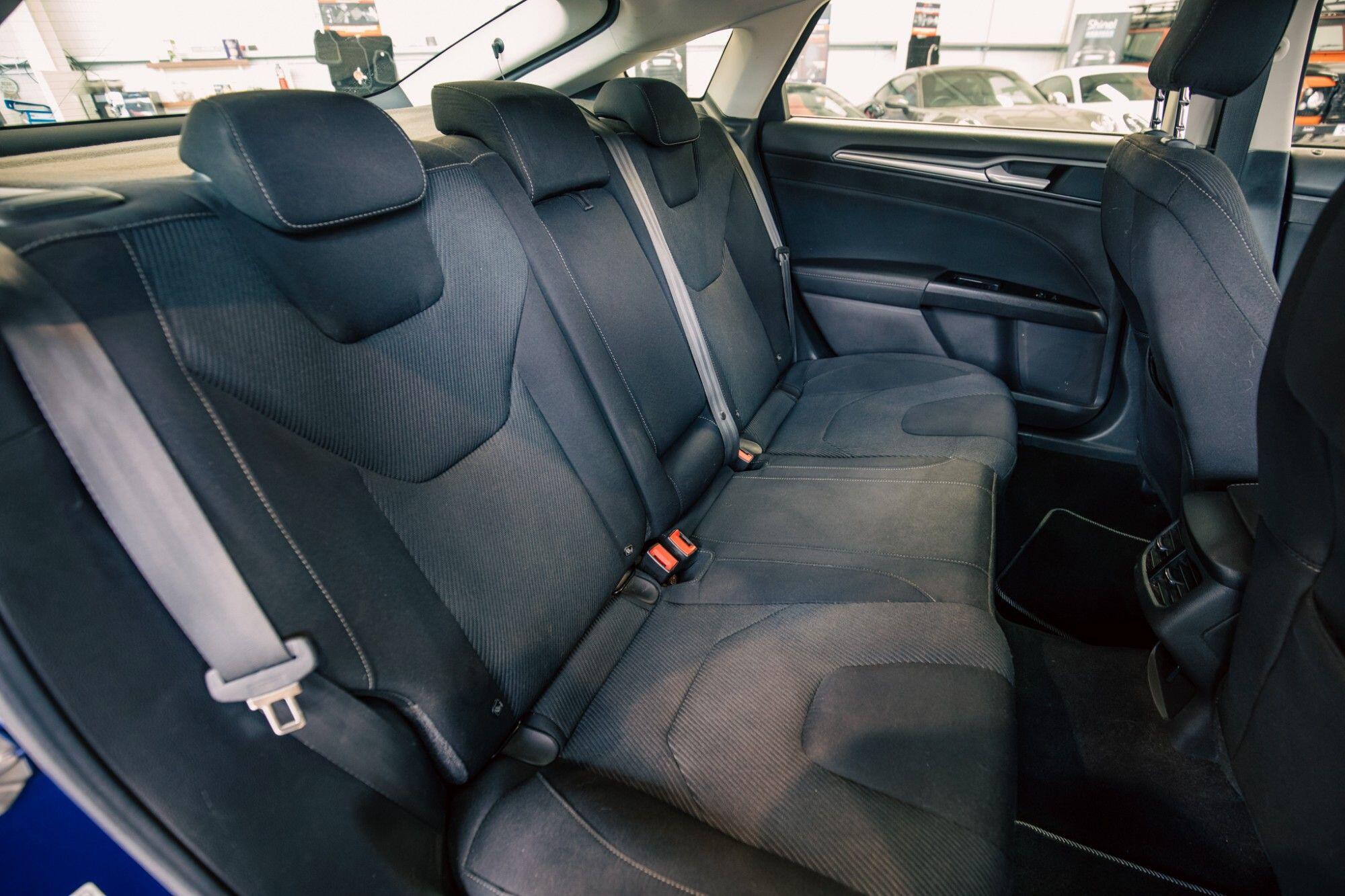Ford Mondeo view 9