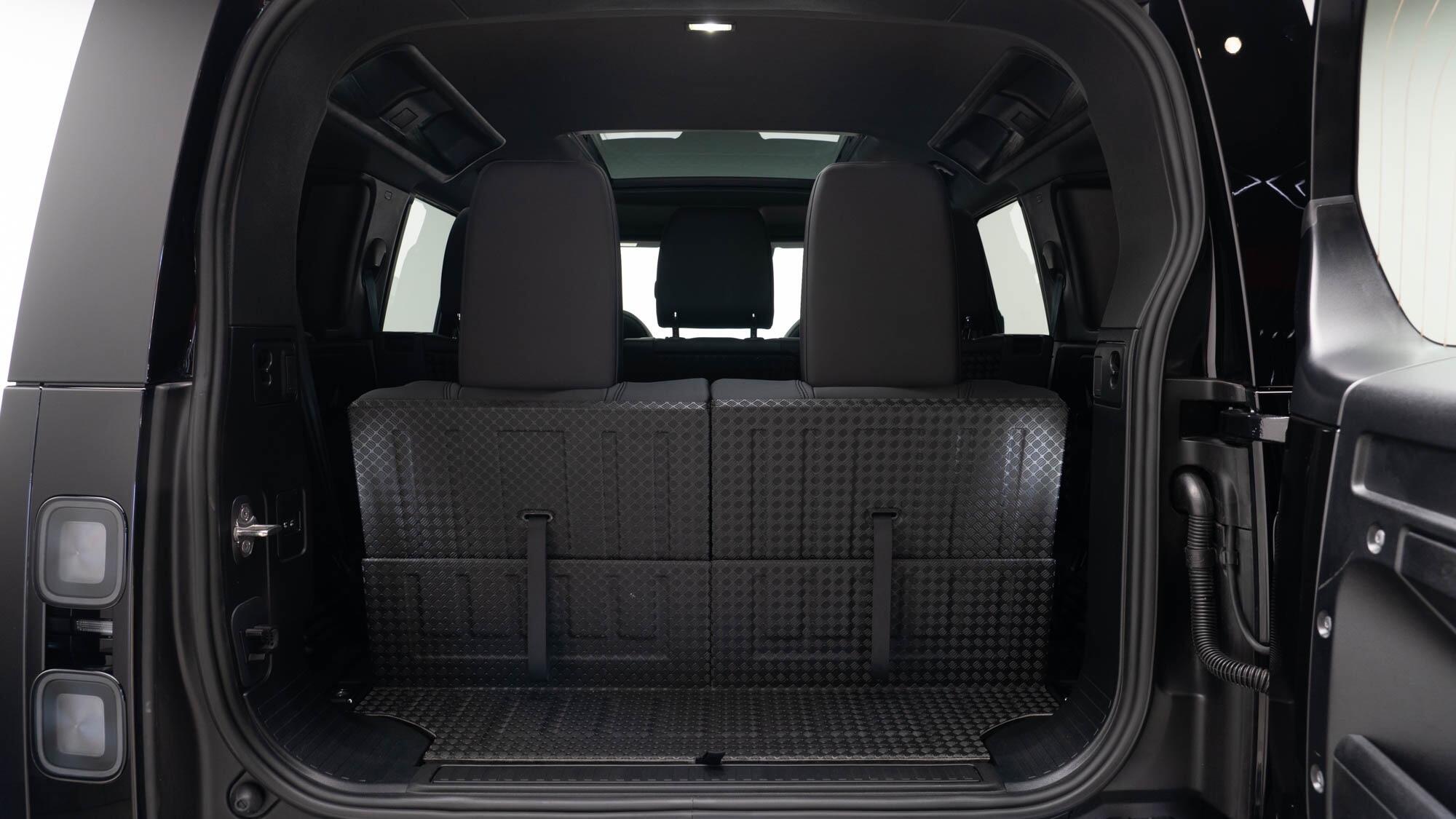 Land Rover Defender 110 view 4