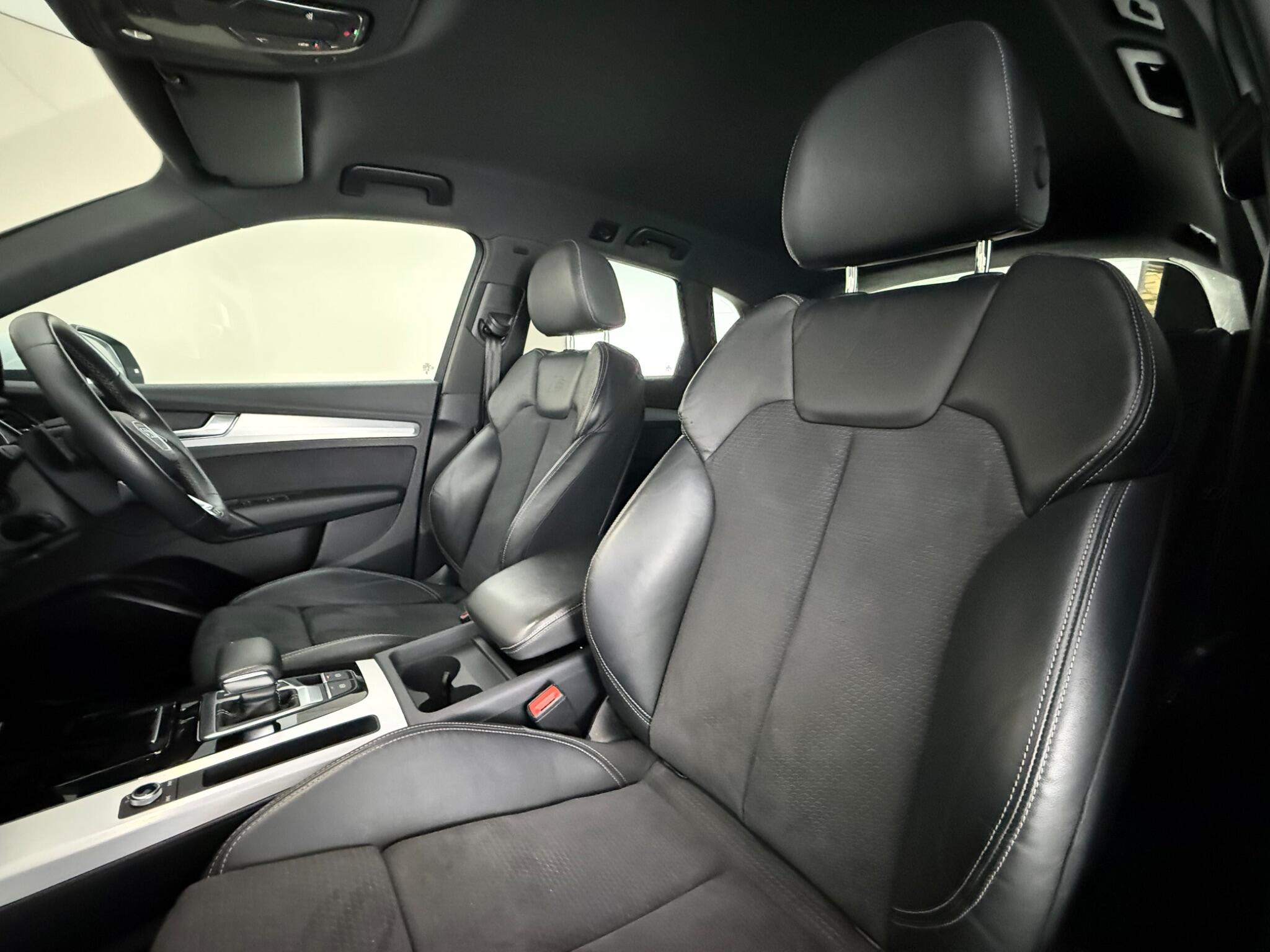 Audi Q5 view 10