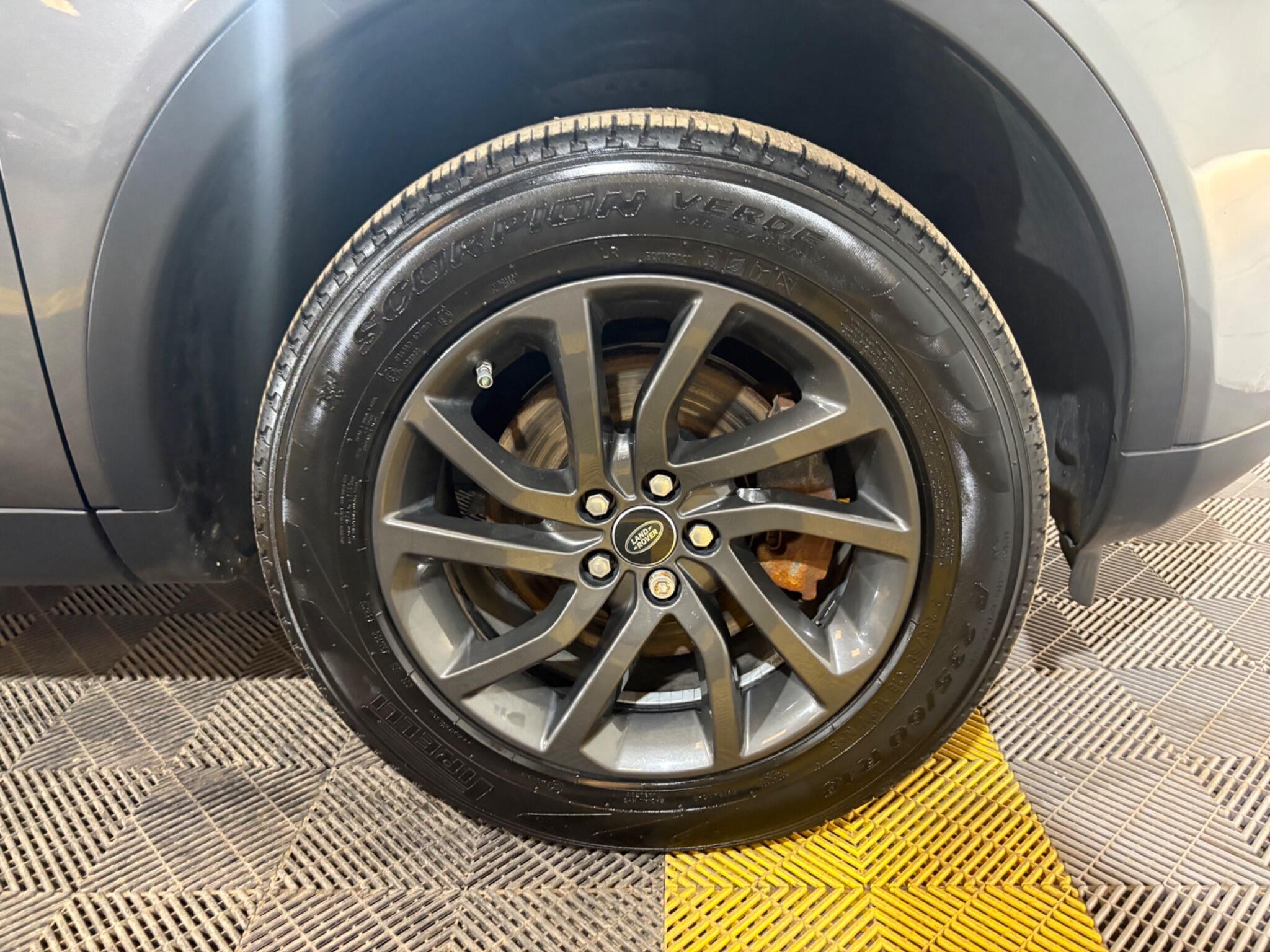 Land Rover Discovery Sport view 49