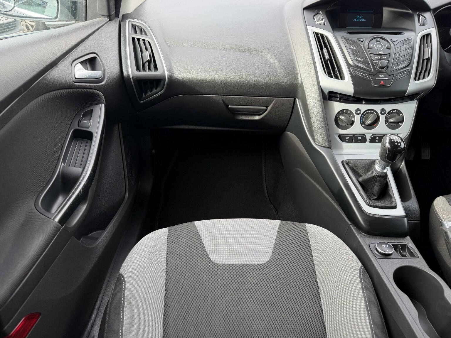 Ford Focus view 23