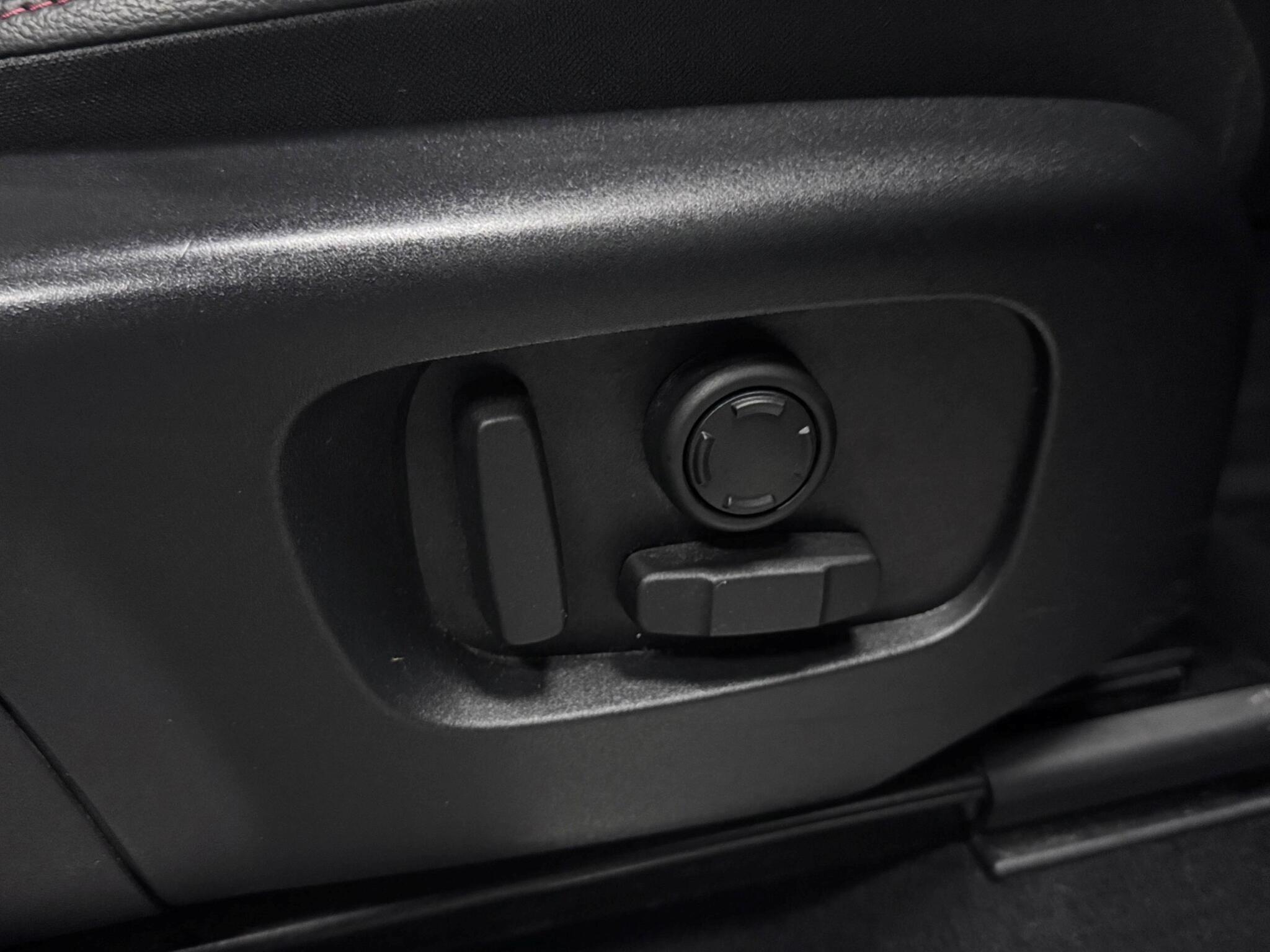 Land Rover Discovery Sport view 27