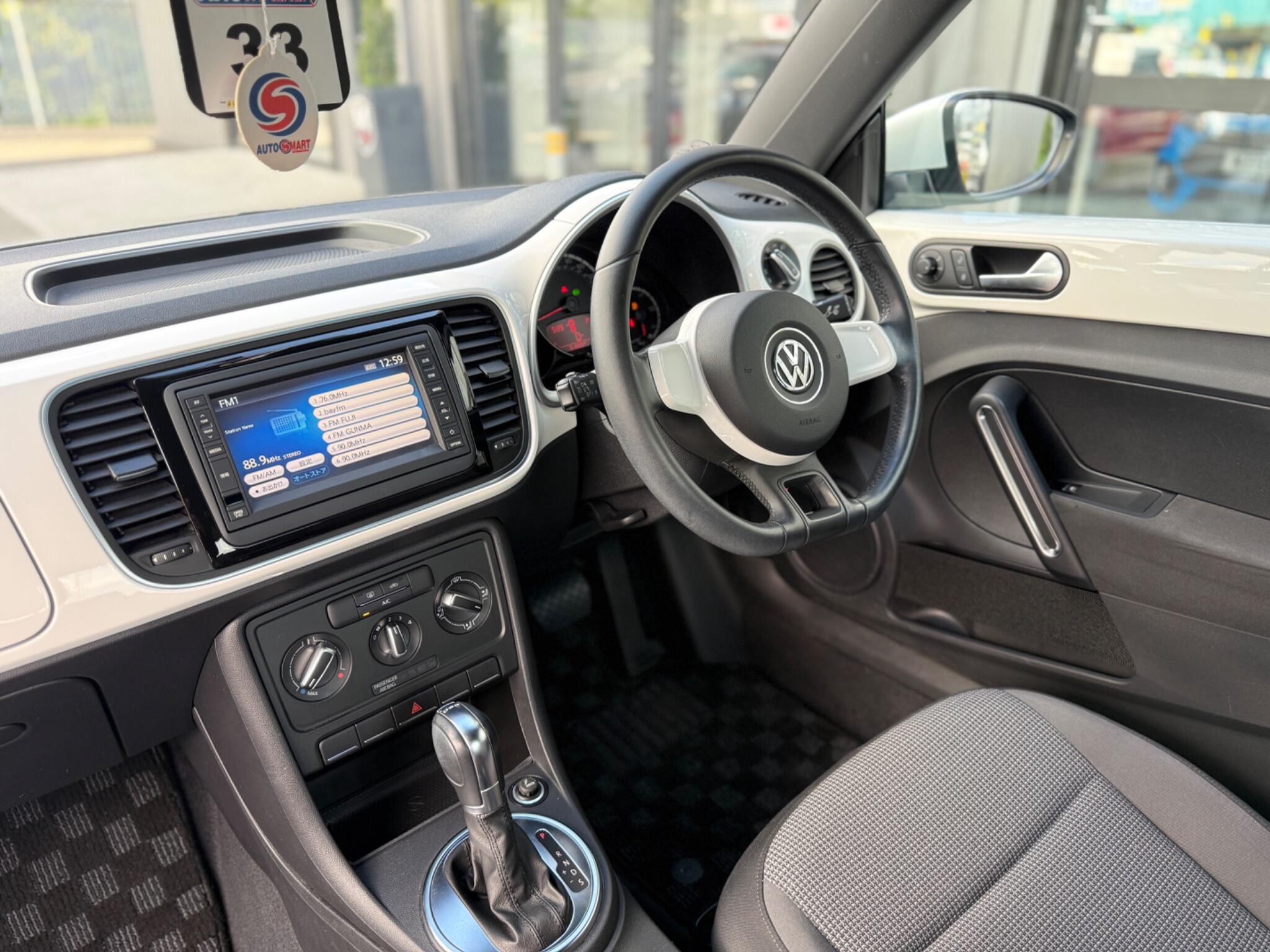 Volkswagen Beetle view 22