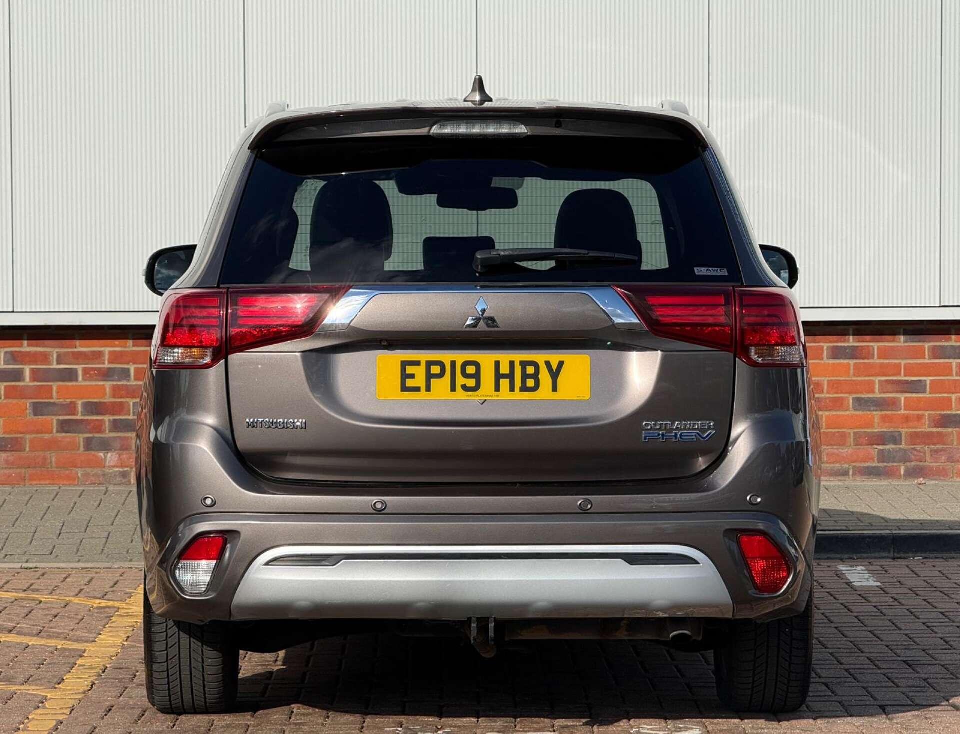 Mitsubishi Outlander view 5