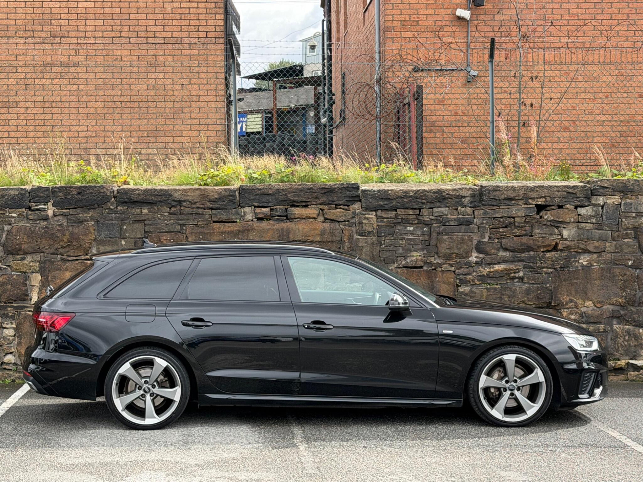 Audi A4 view 8