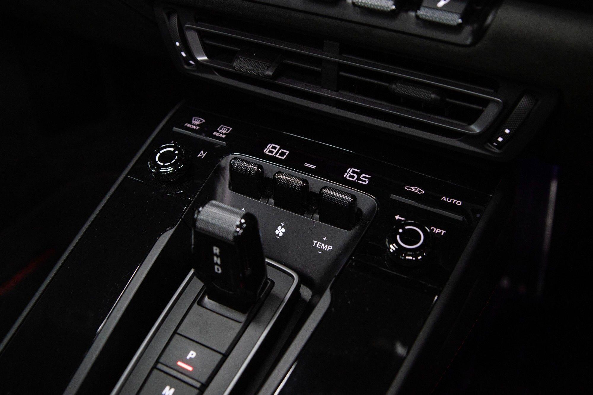 Porsche 911 view 39