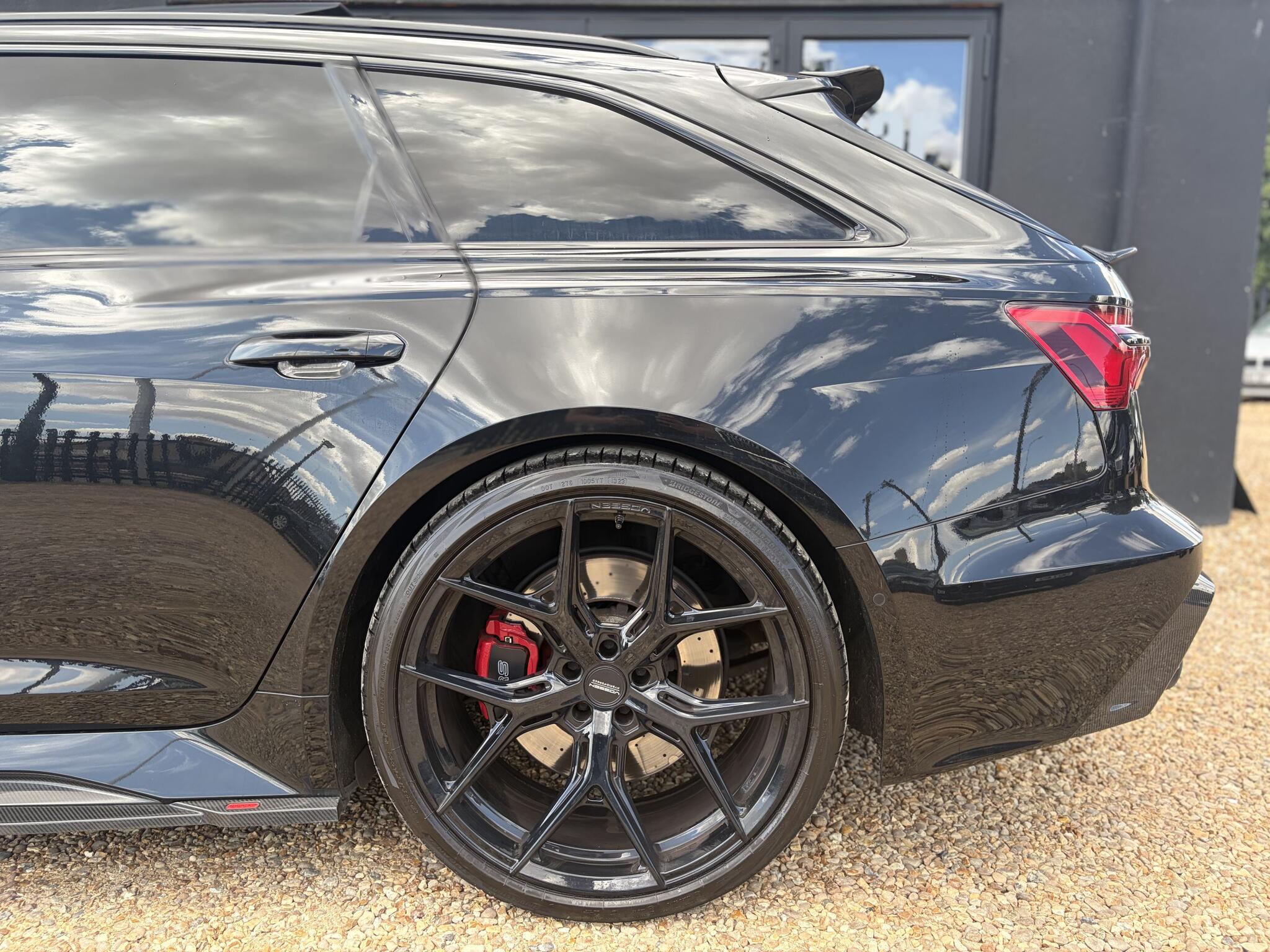 Audi RS6 Avant view 6
